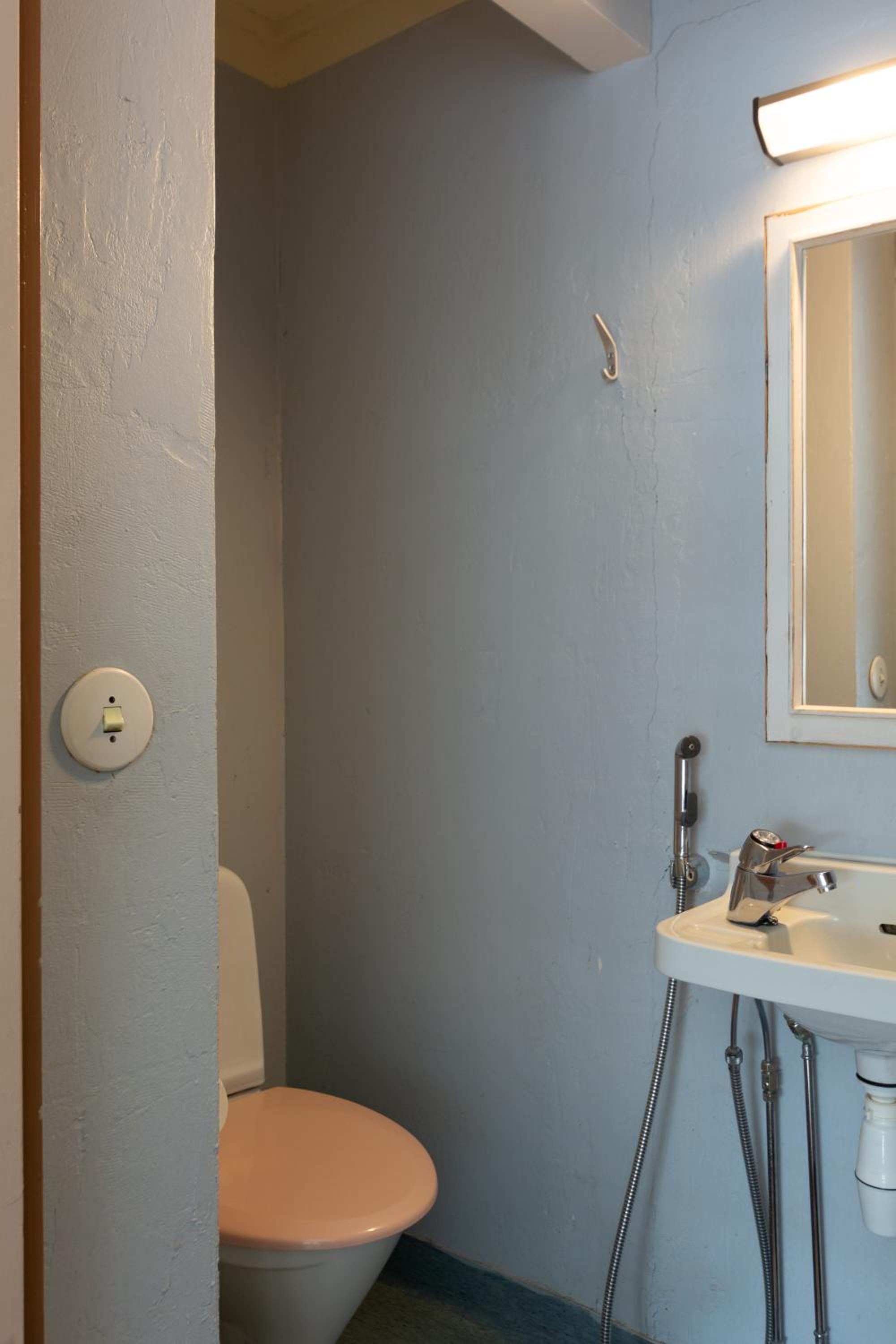 Quadruple Room with Private Bathroom - Photo 4