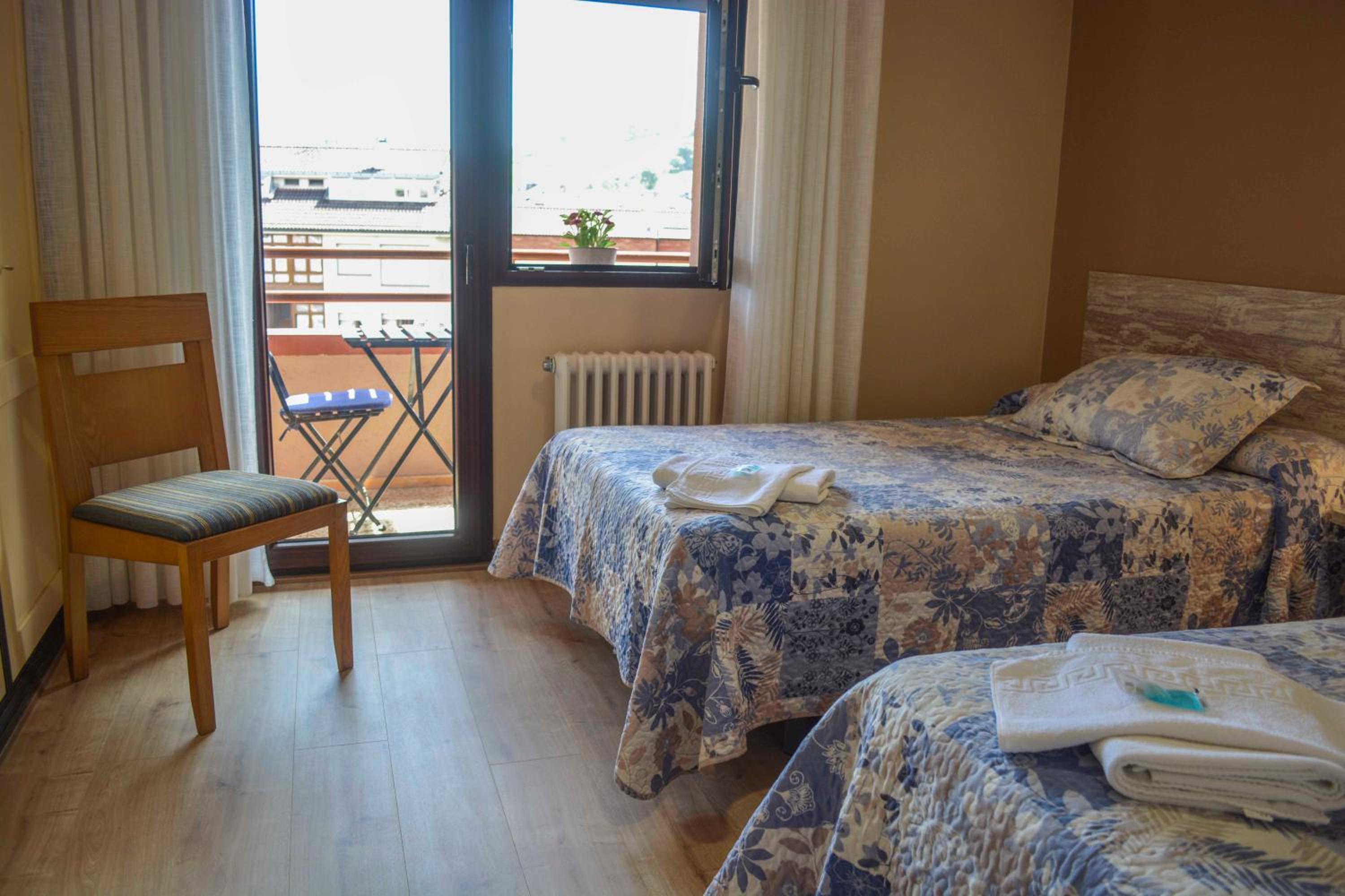Twin Room with Terrace - Photo 4