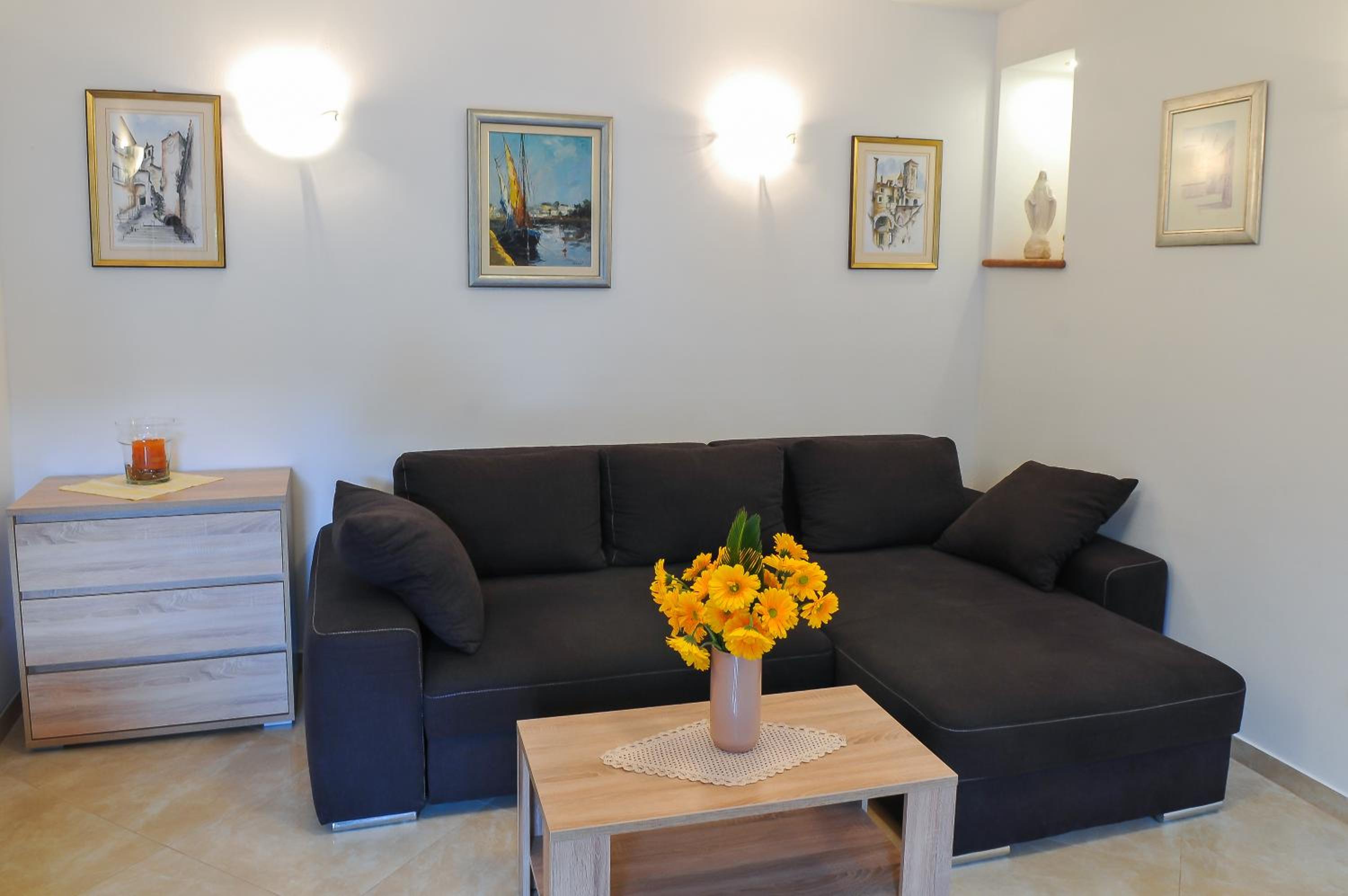 Apartment - Ground Floor photo 3
