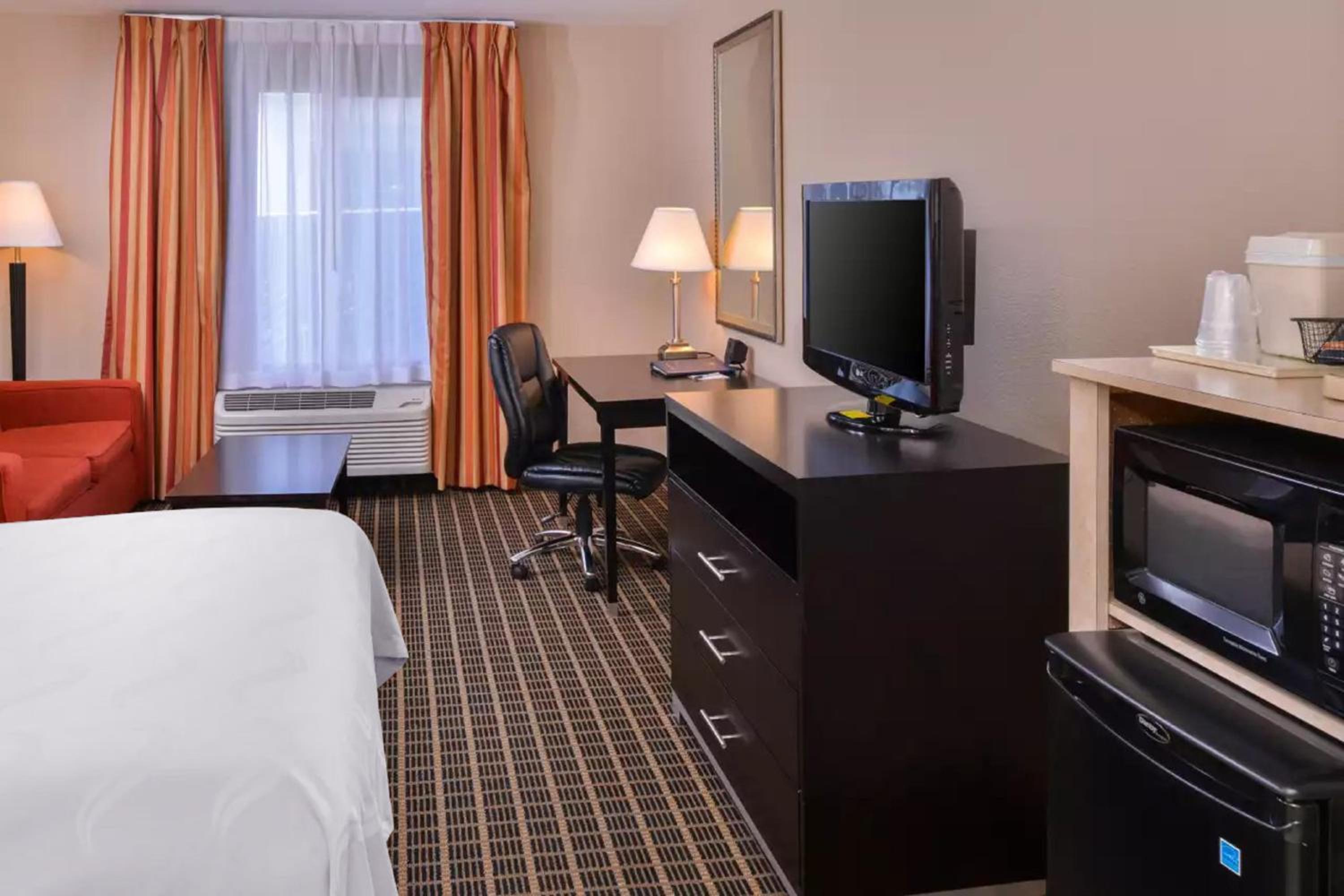 Standard Queen Room - Photo 2