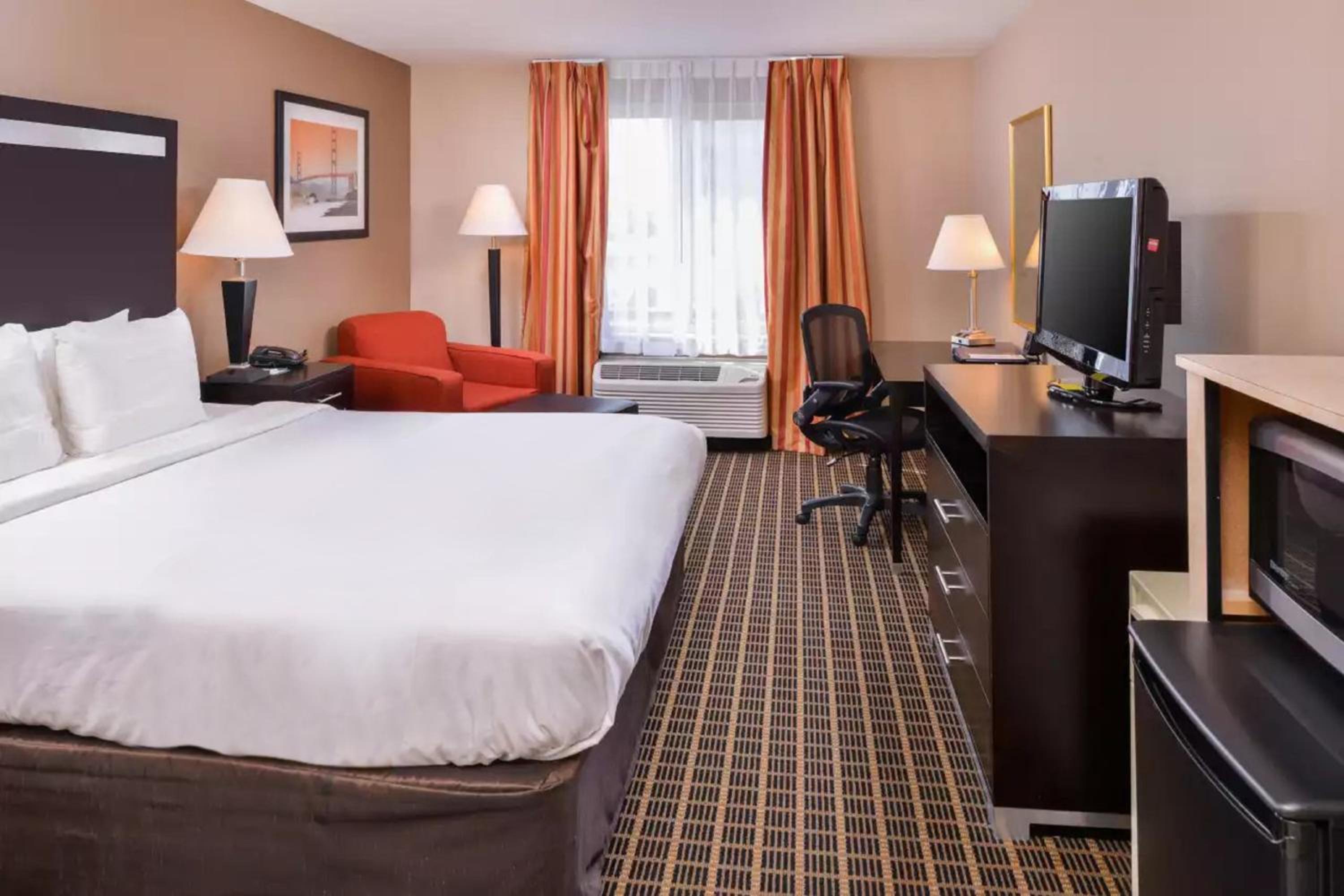 Standard King Room - Photo 3