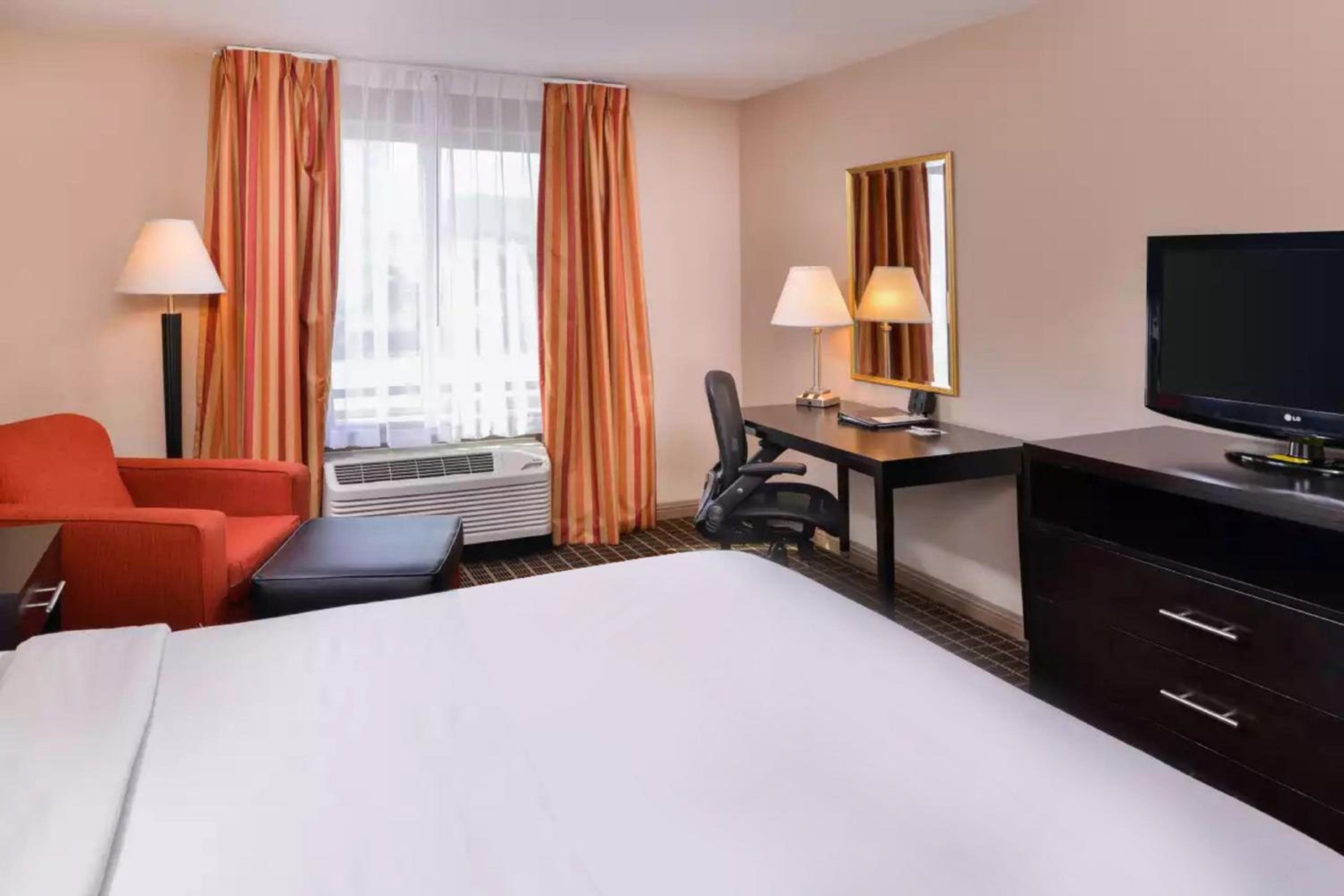 Standard King Room - Photo 2