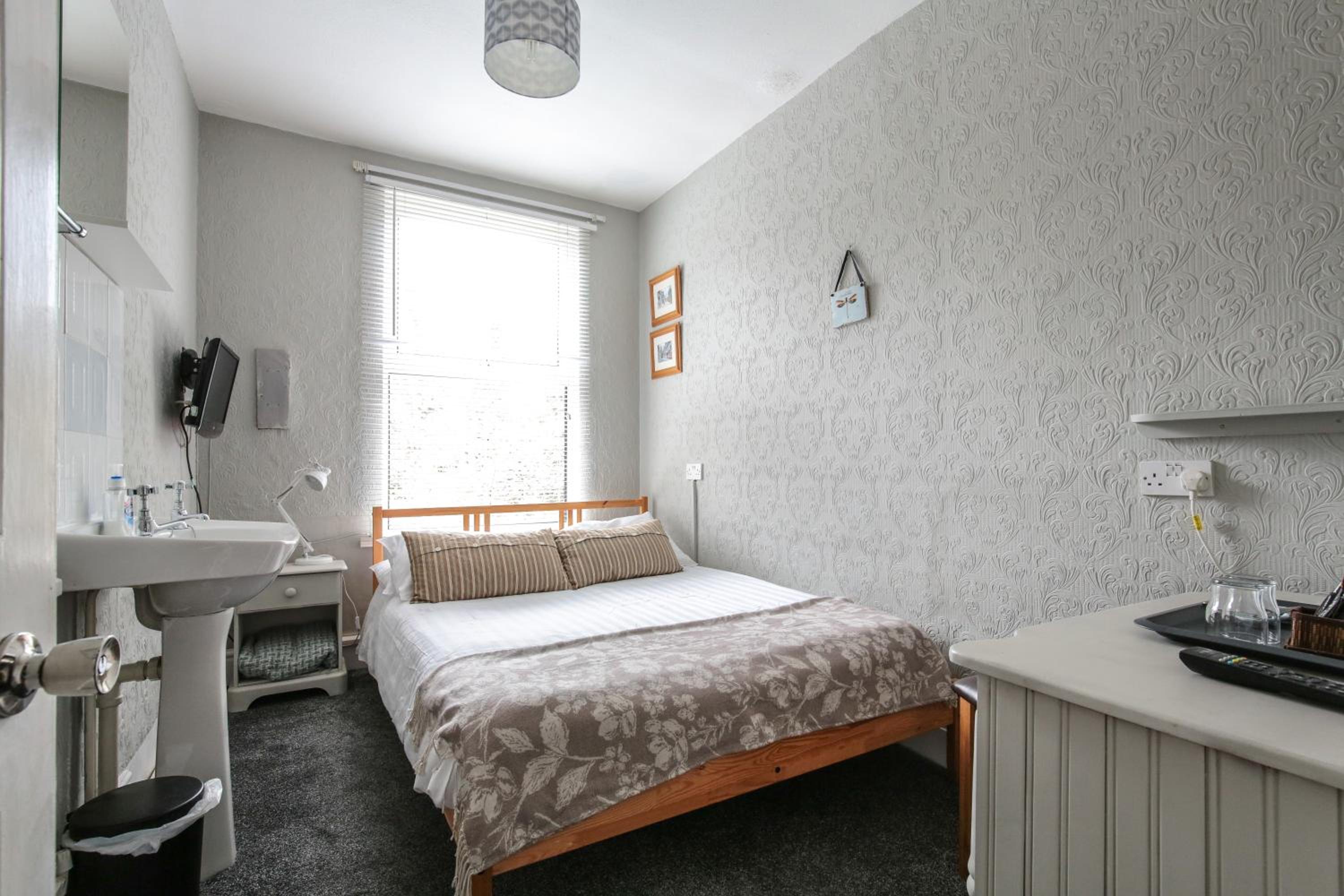 Budget Double Room photo 1