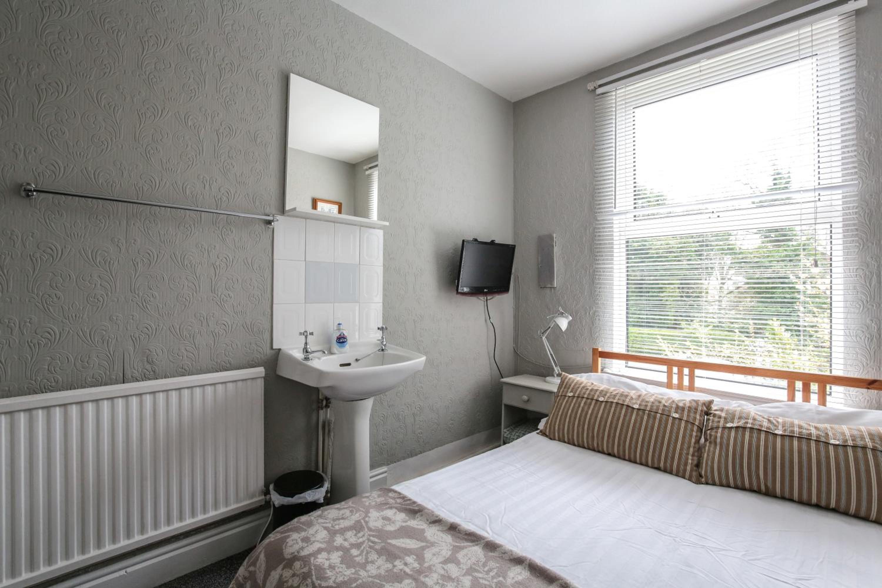 Budget Double Room photo 2