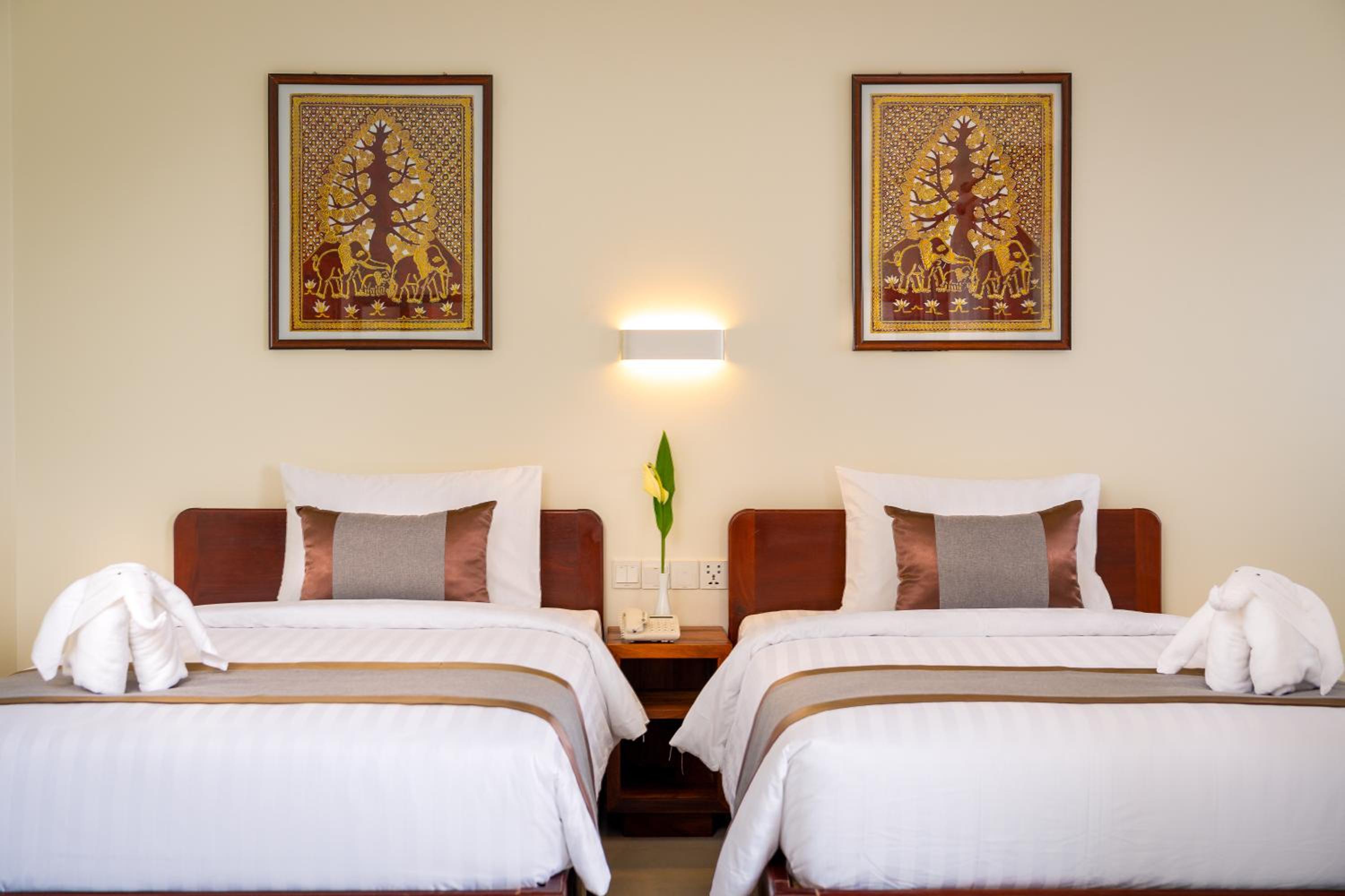 Deluxe Twin Room With Balcony - Photo 10