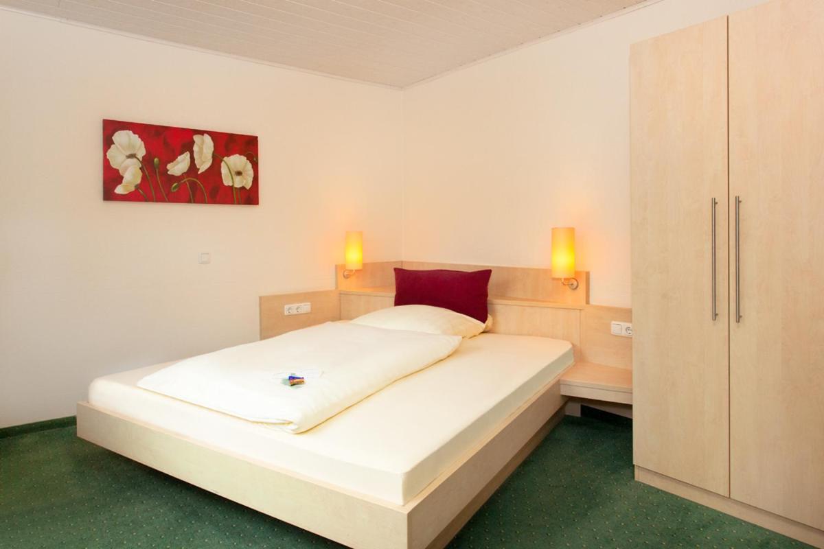 Standard Double Room - Photo 9