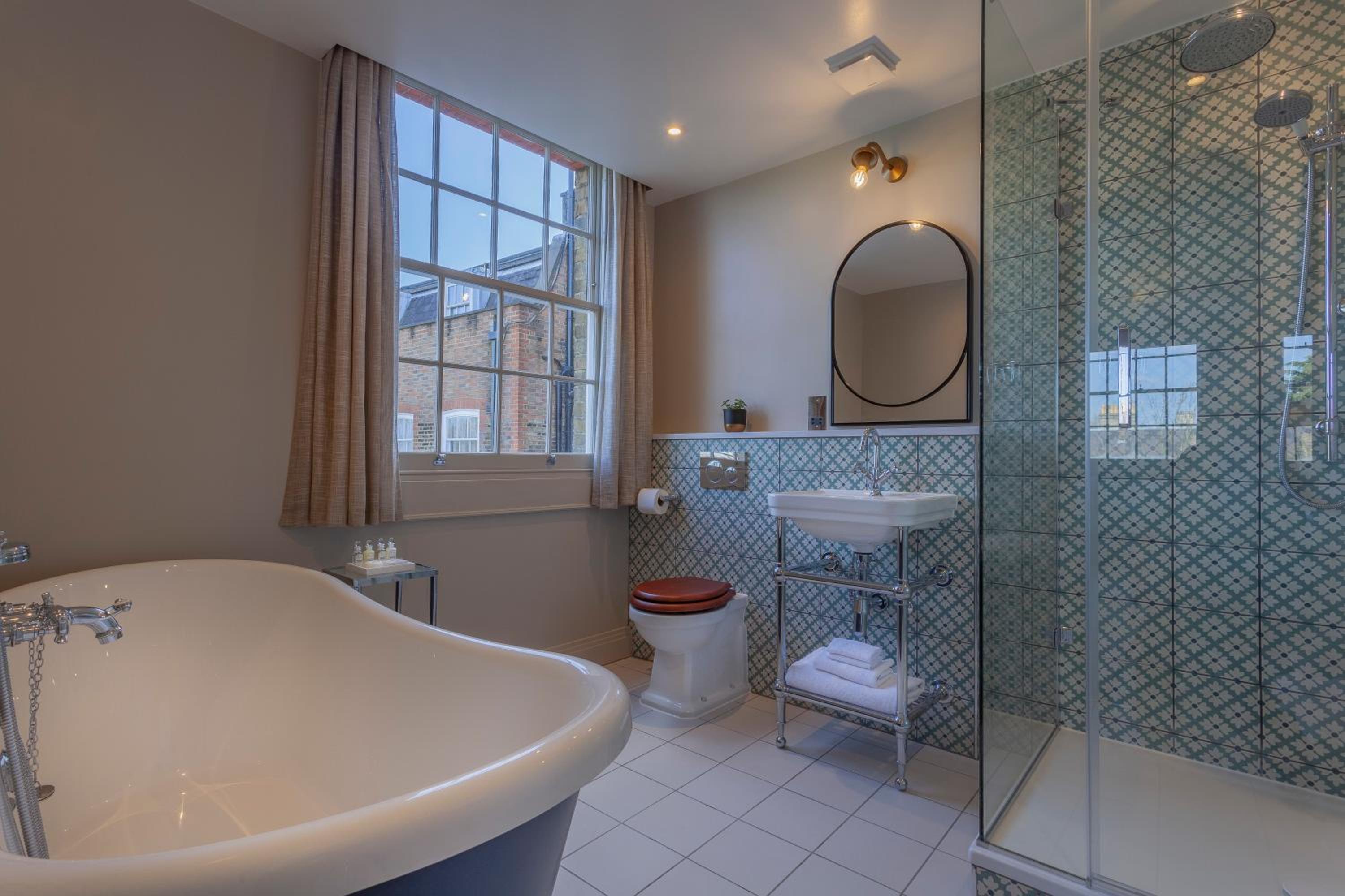 Georgian Junior Suite - Photo 5