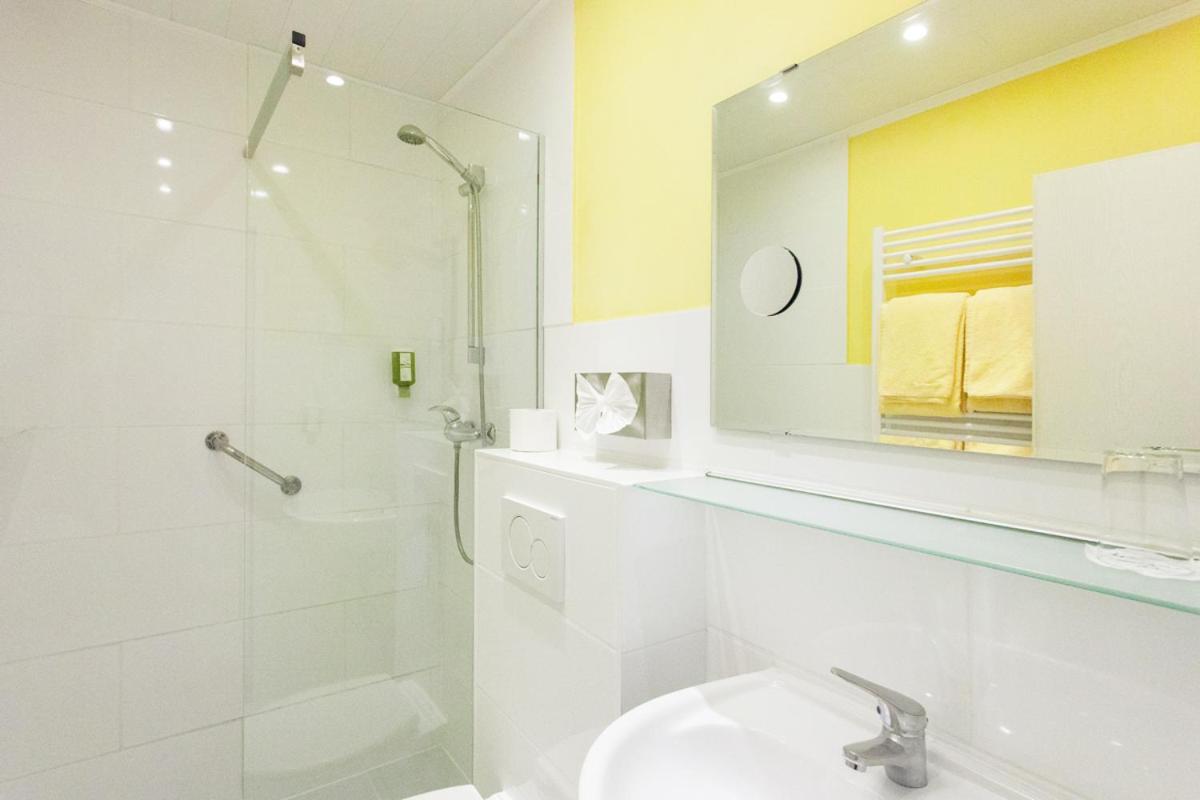Standard Double Room - Photo 8
