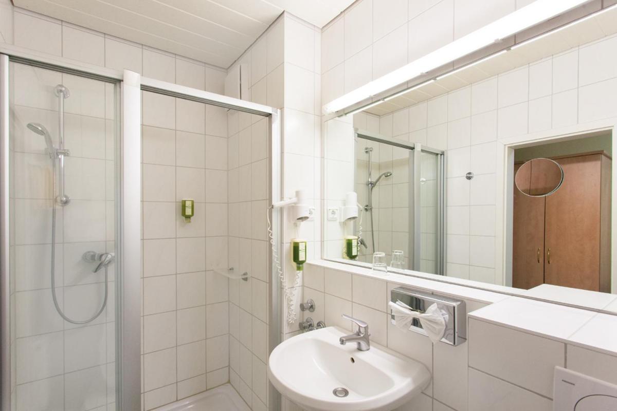 Standard Double Room - Photo 6