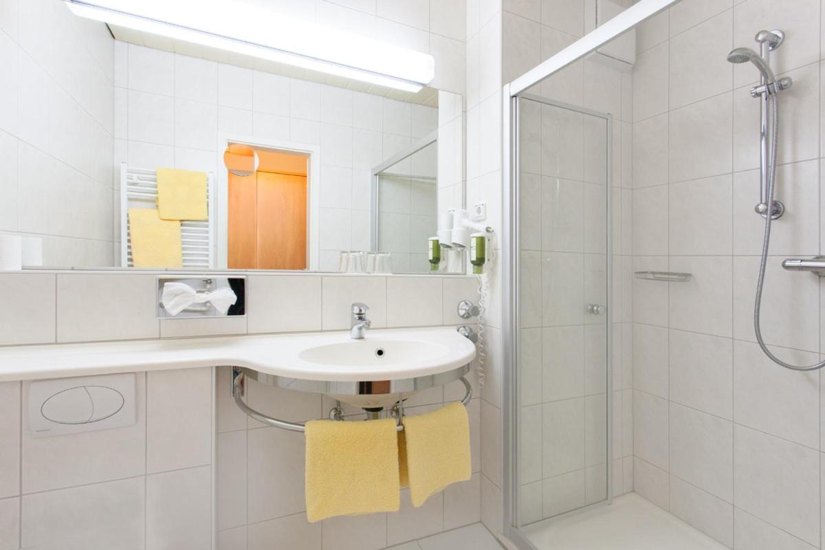 Standard Double Room - Photo 7