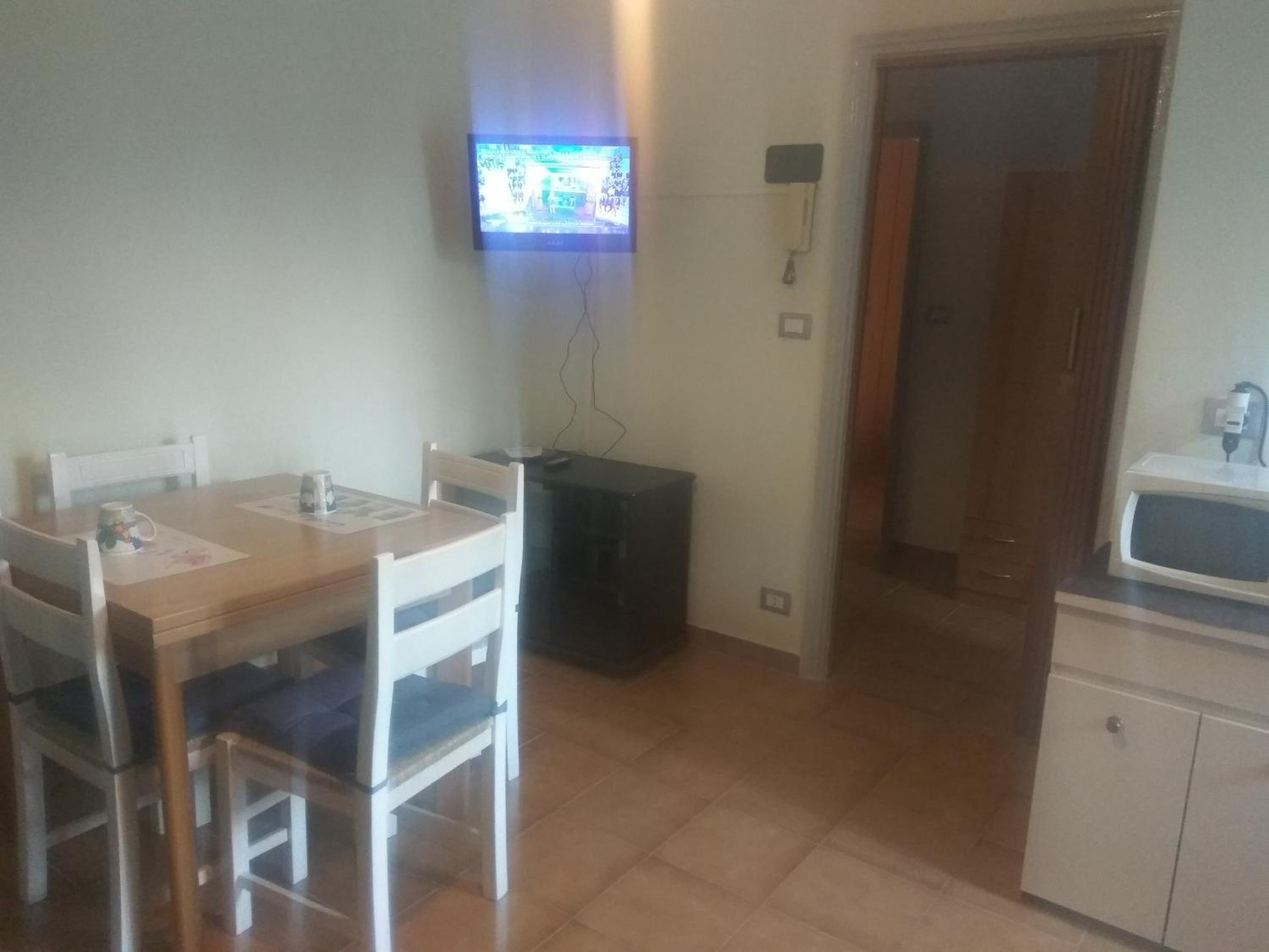 One-Bedroom Apartment - Photo 8