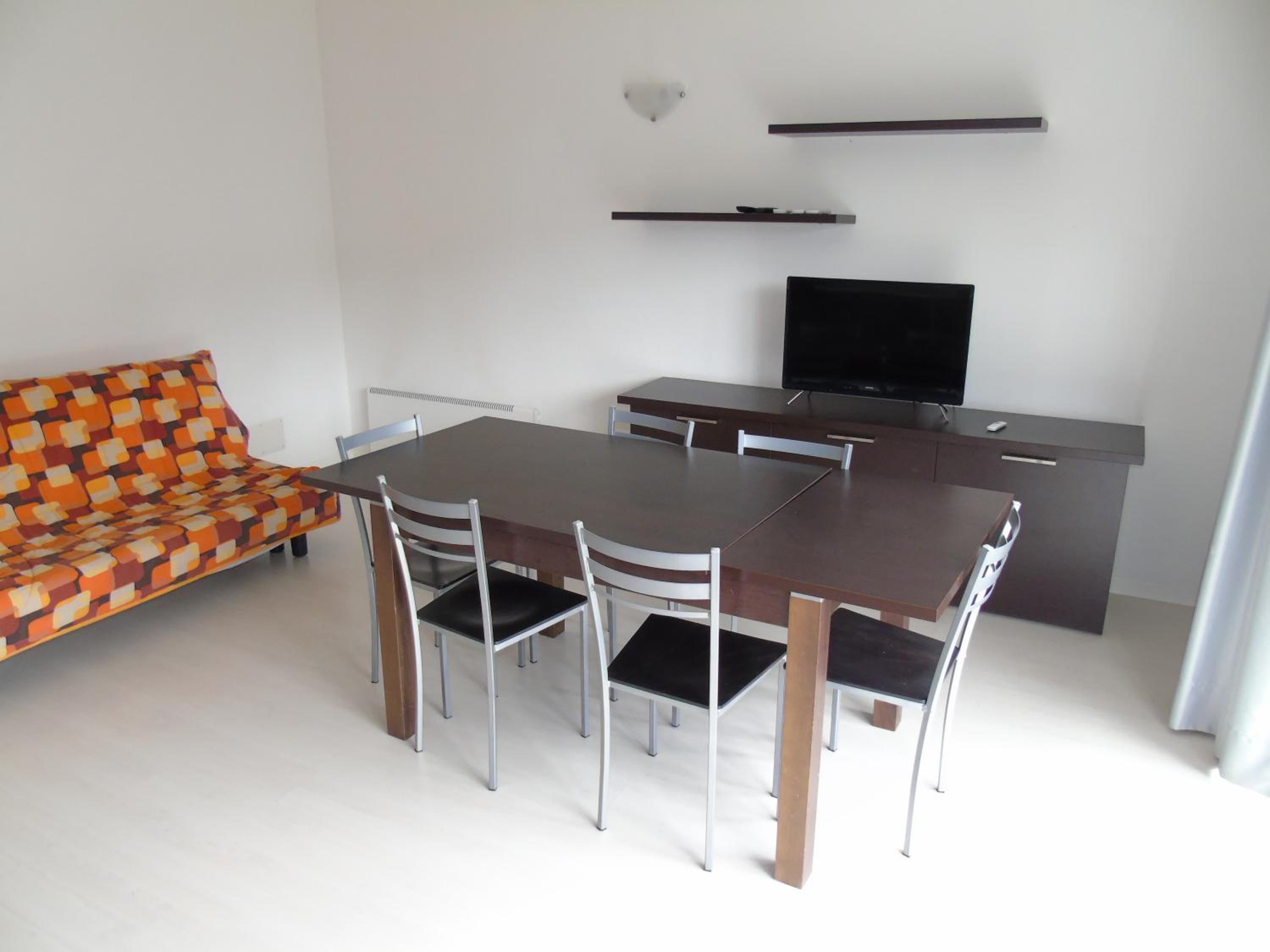 Two-Bedroom Apartment (5 Adults)