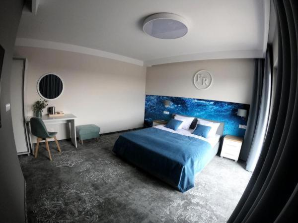 King Room with Balcony - Photo 4
