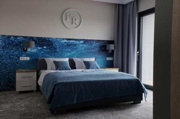 King Room with Balcony - Photo 6