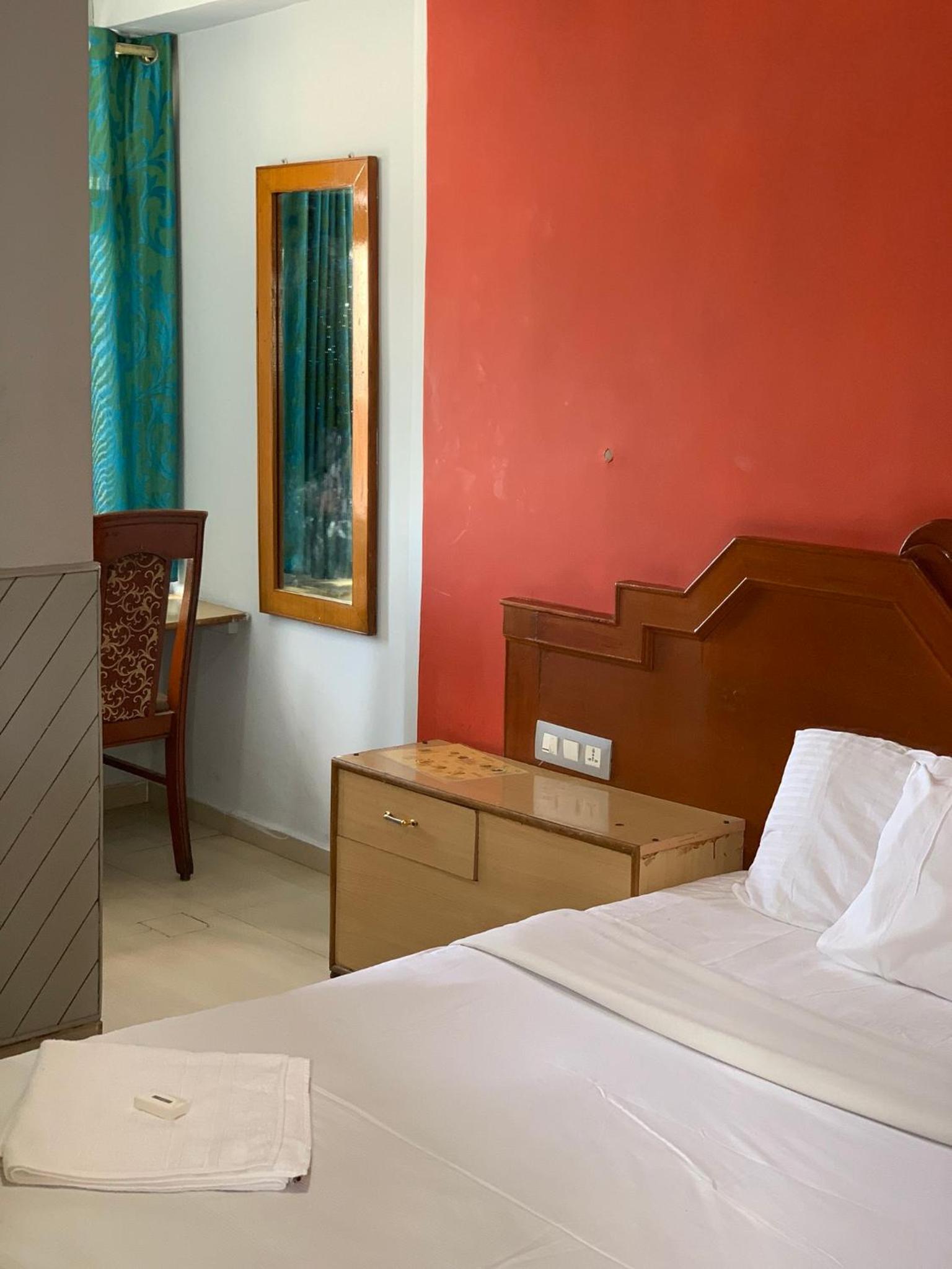 Deluxe Double Room - Photo 12