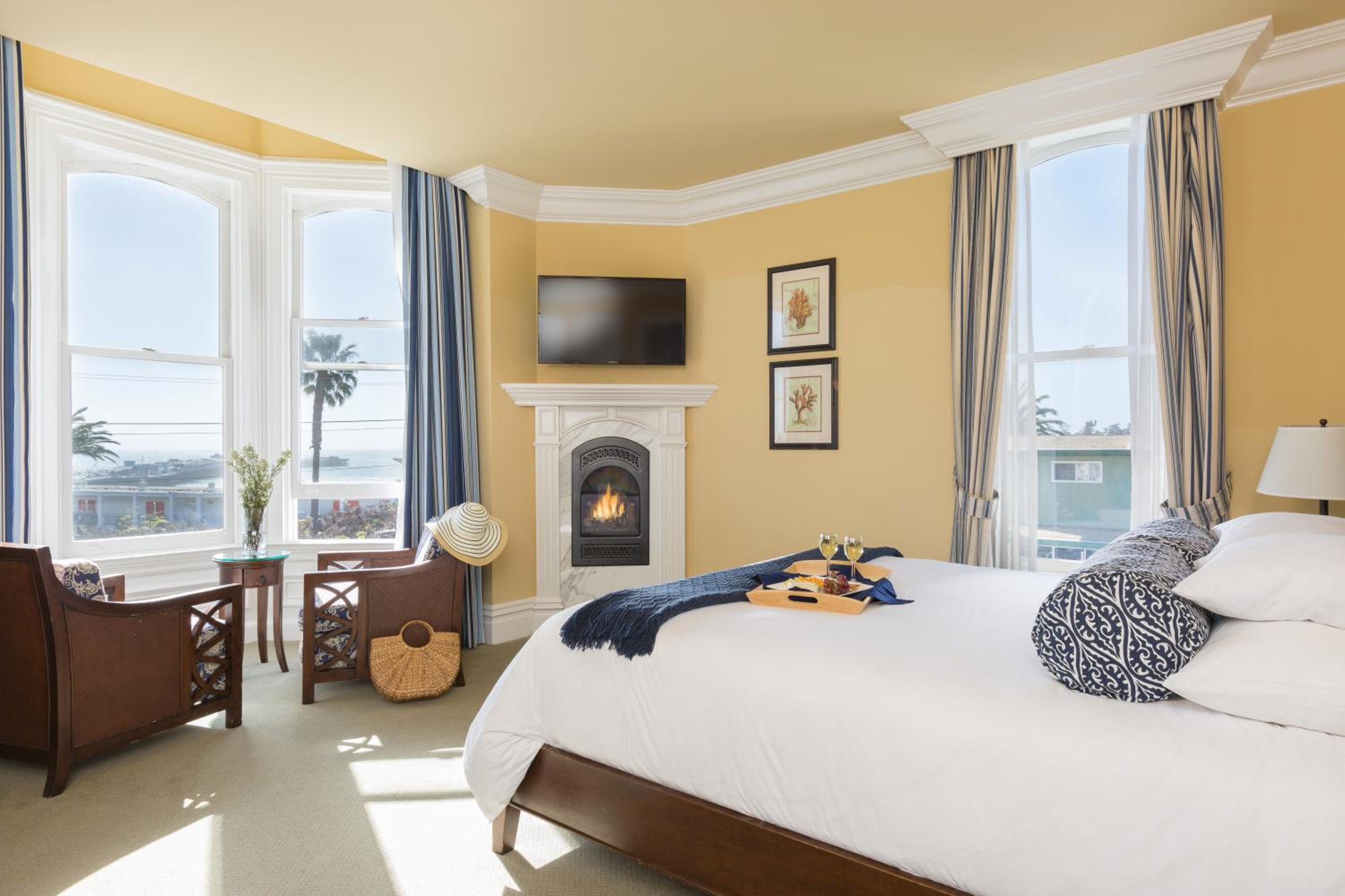 Superior King with Beach View photo 1