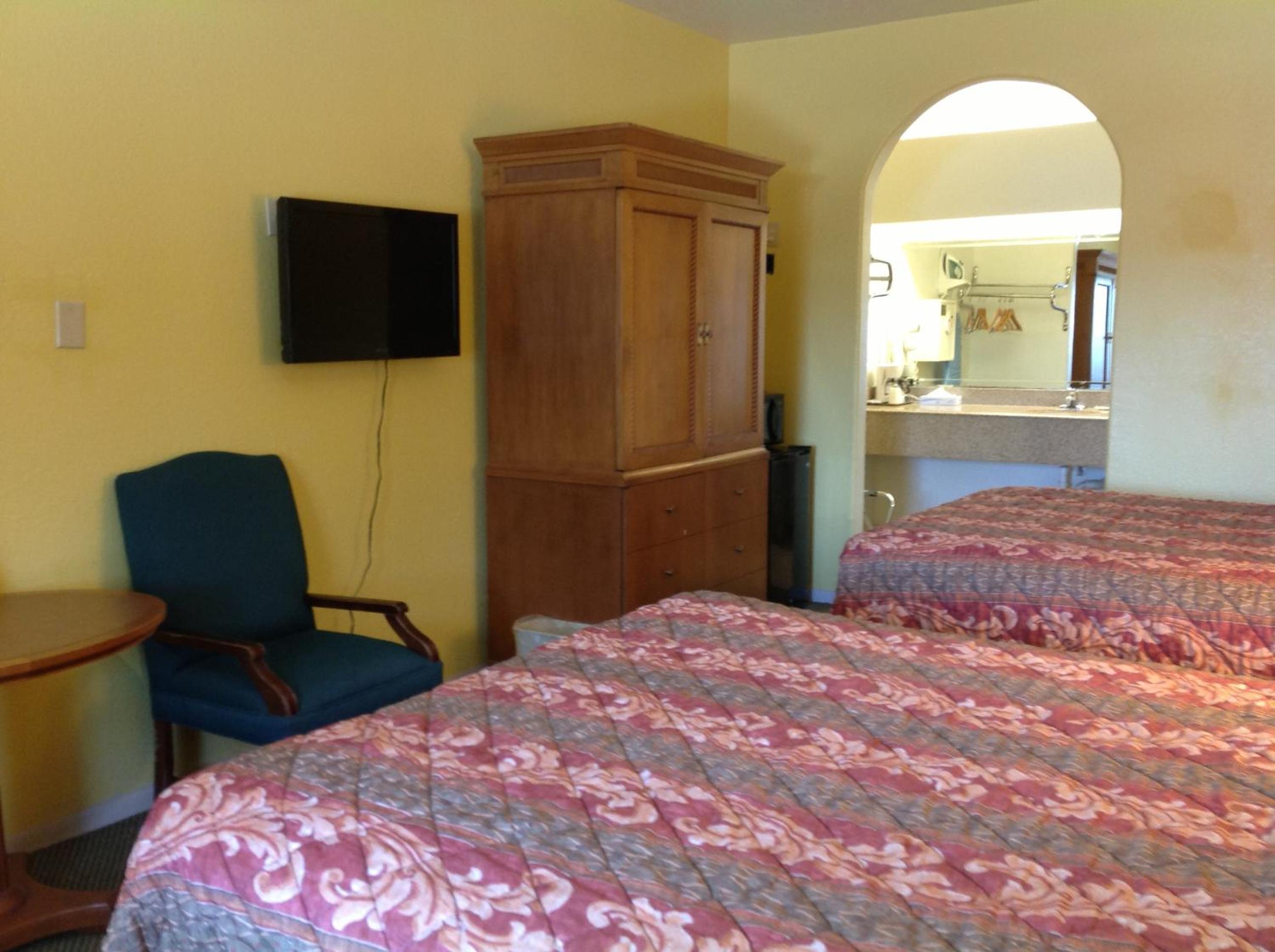 Queen Room with Two Queen Beds - Non-Smoking