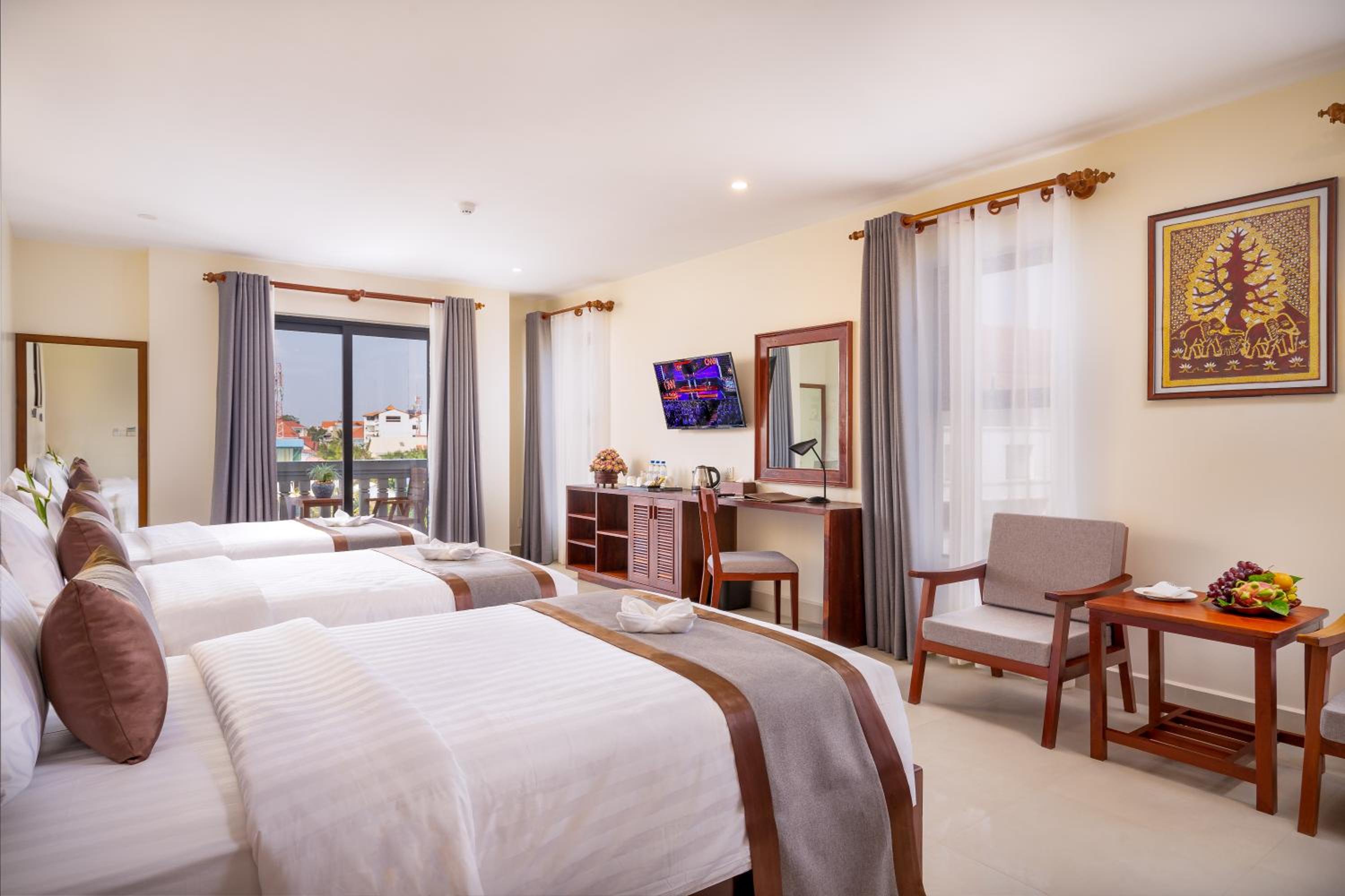 Deluxe Triple Room With Balcony - Photo 1