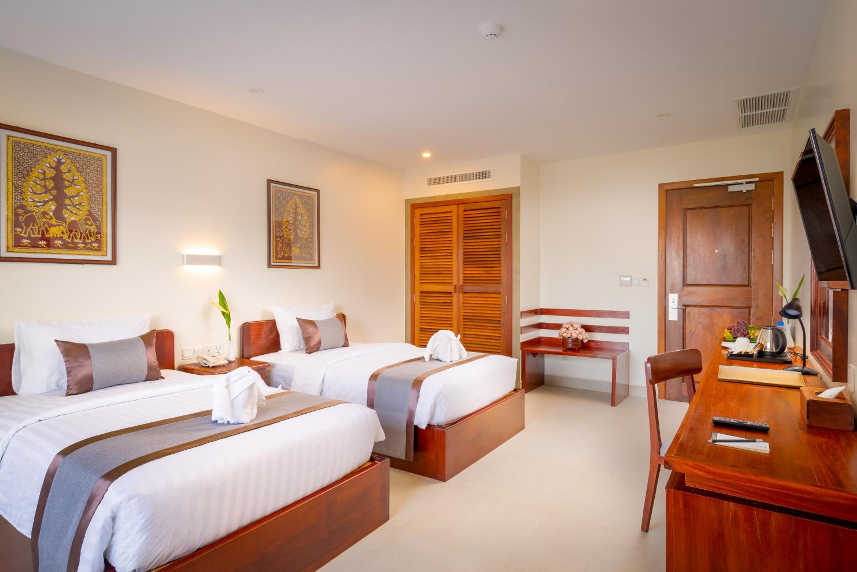 Deluxe Twin Room With Balcony - Photo 9