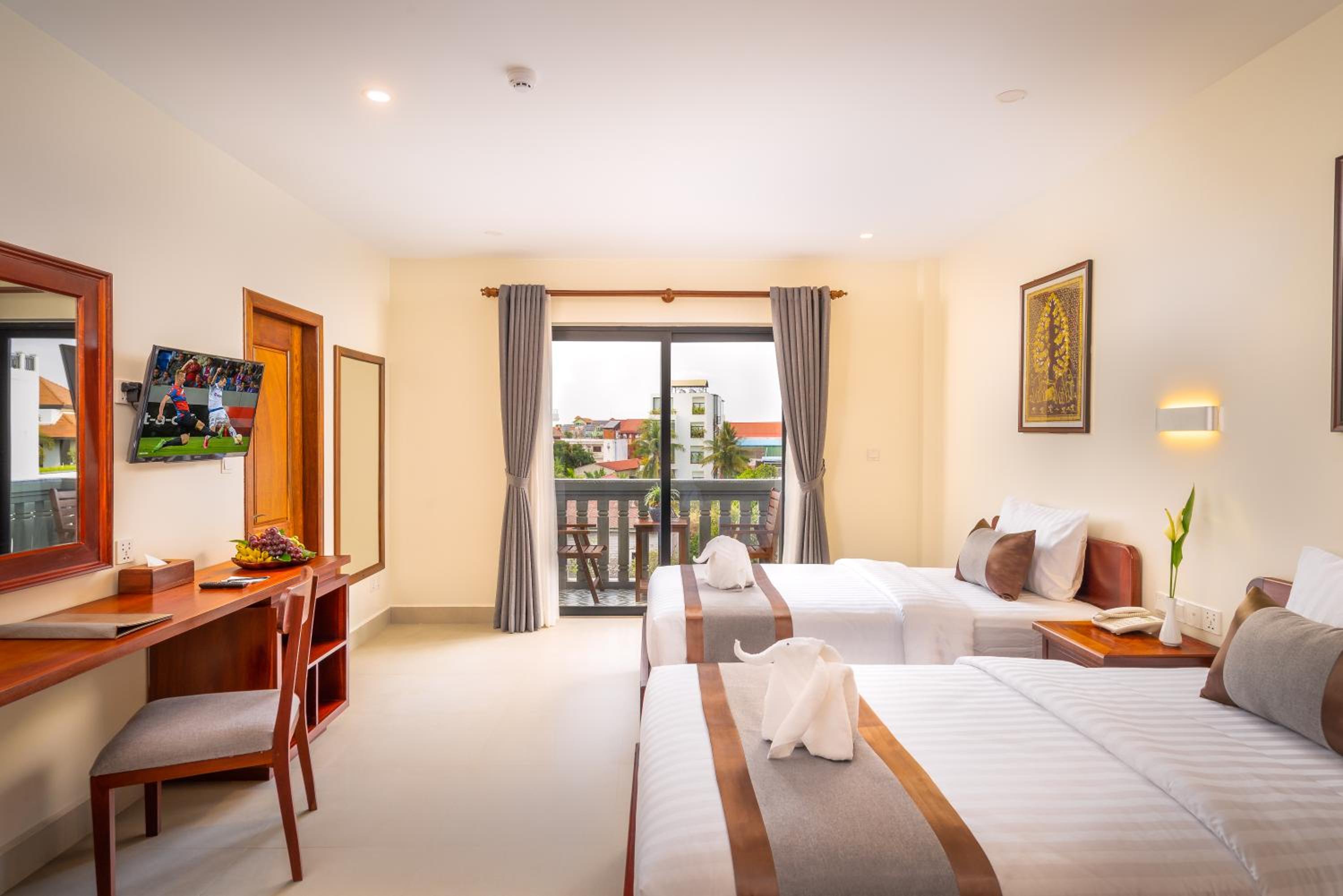 Deluxe Twin Room With Balcony - Photo 1
