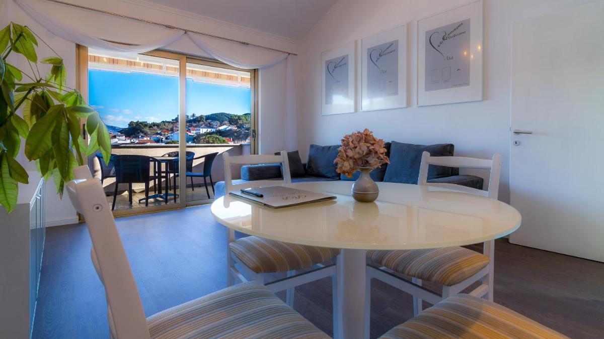 Apartment with Balcony and Sea View - Photo 4