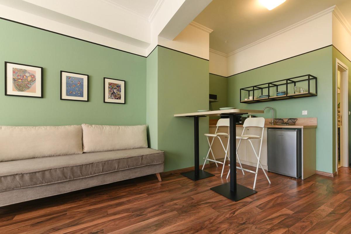 Apartment with Balcony photo 3