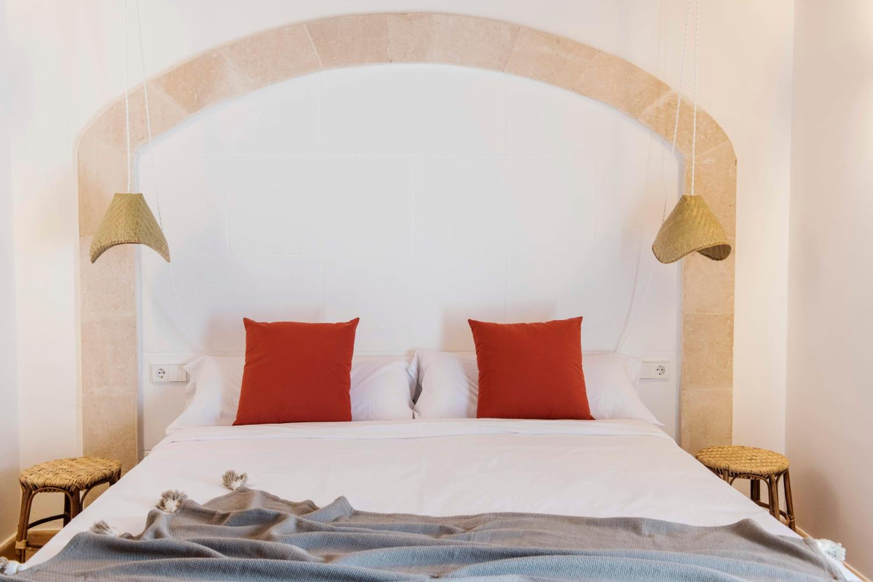 Large Double Room - Photo 3
