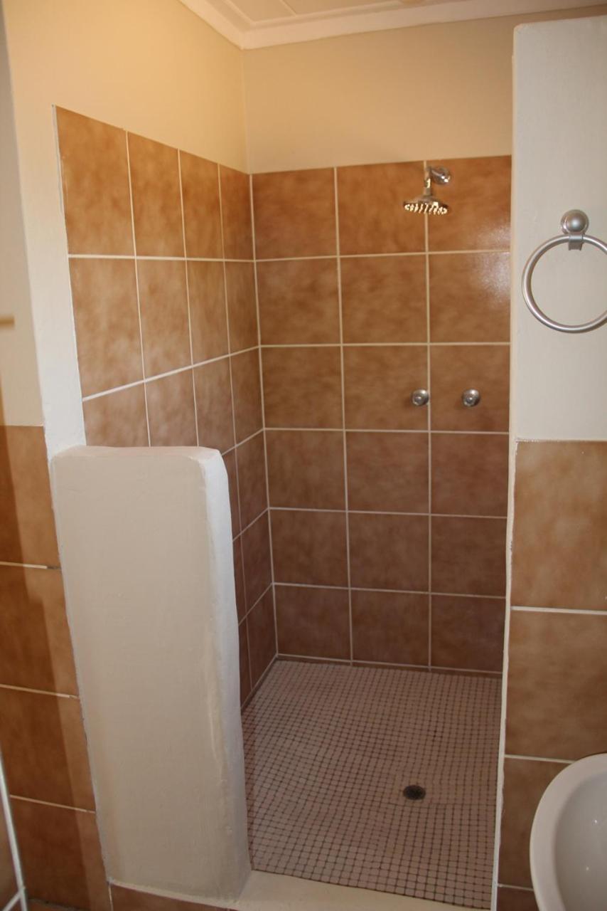 Twin Room - Photo 2