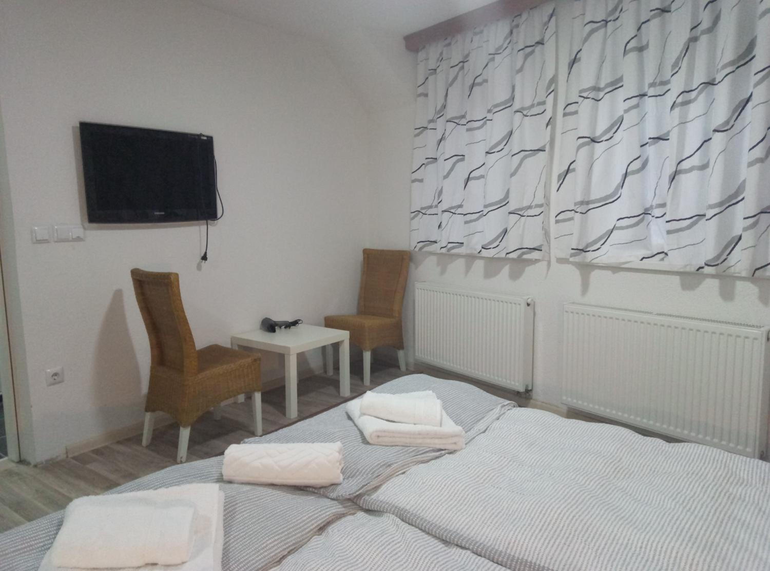 Triple Room with Private Bathroom photo 2