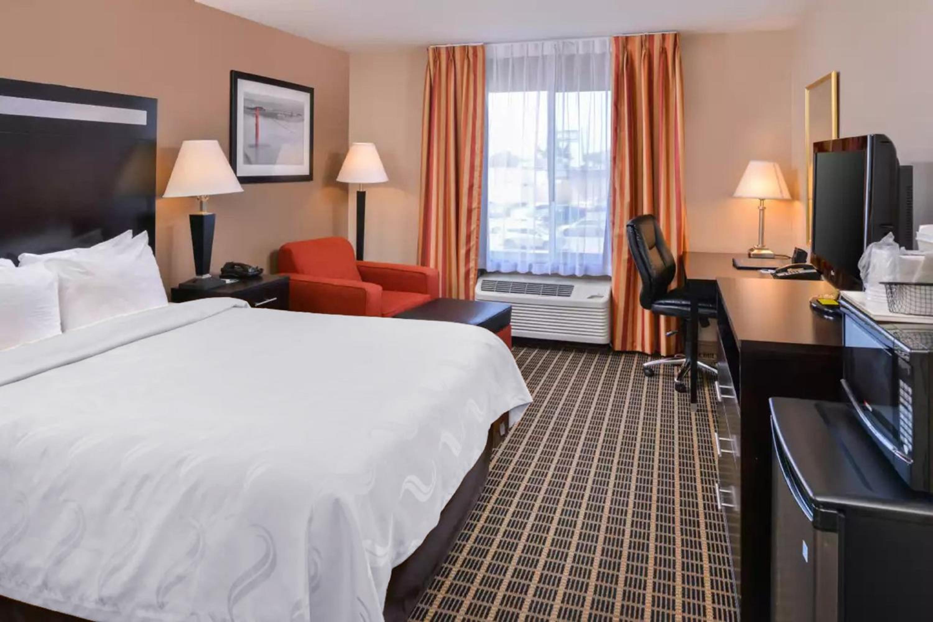 Queen Room - Disability Access - Photo 5