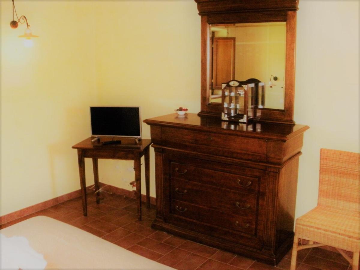 Junior Suite with Pool View photo 3