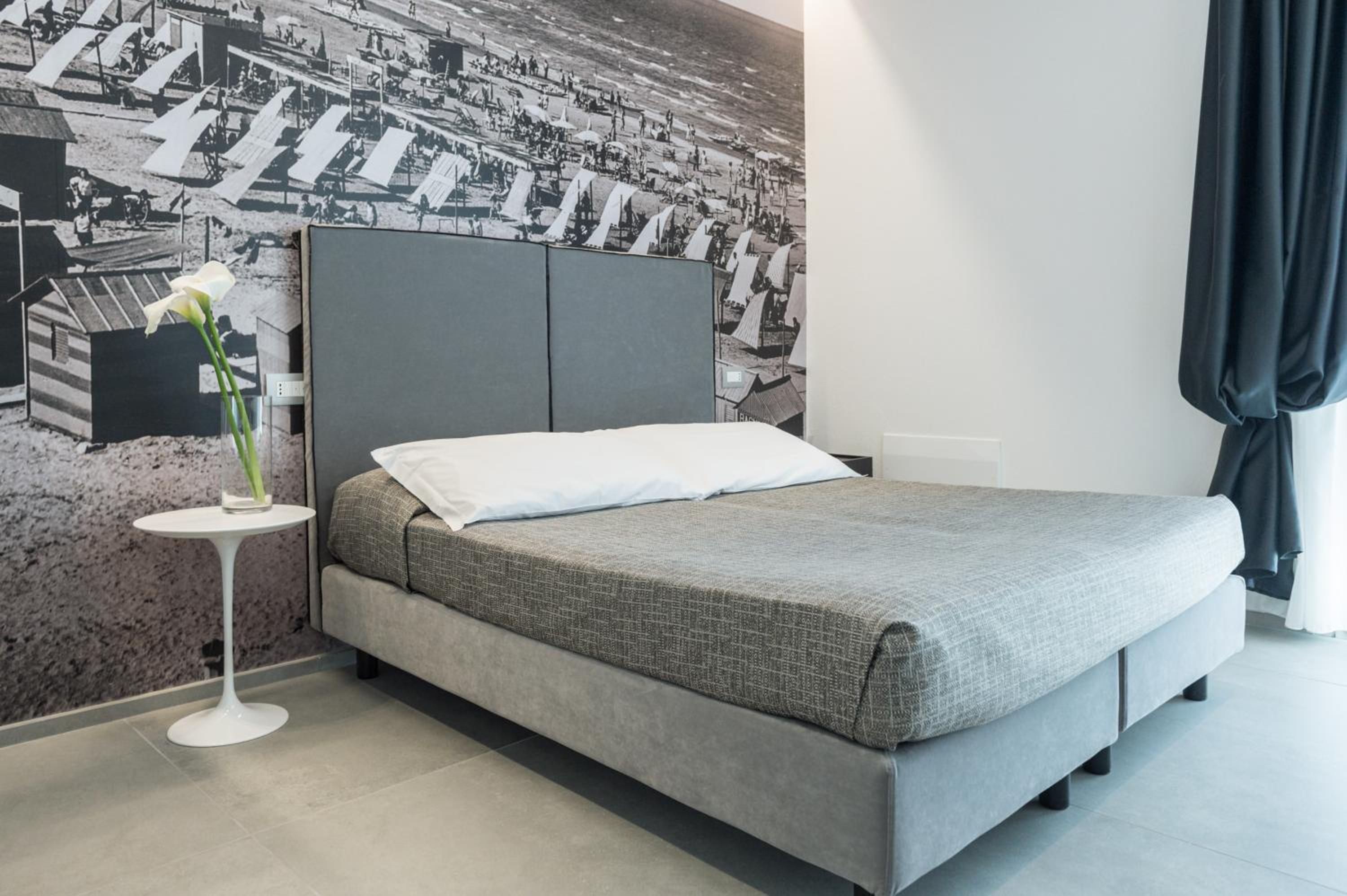 Superior Double or Twin Room with Side Sea View - Photo 2