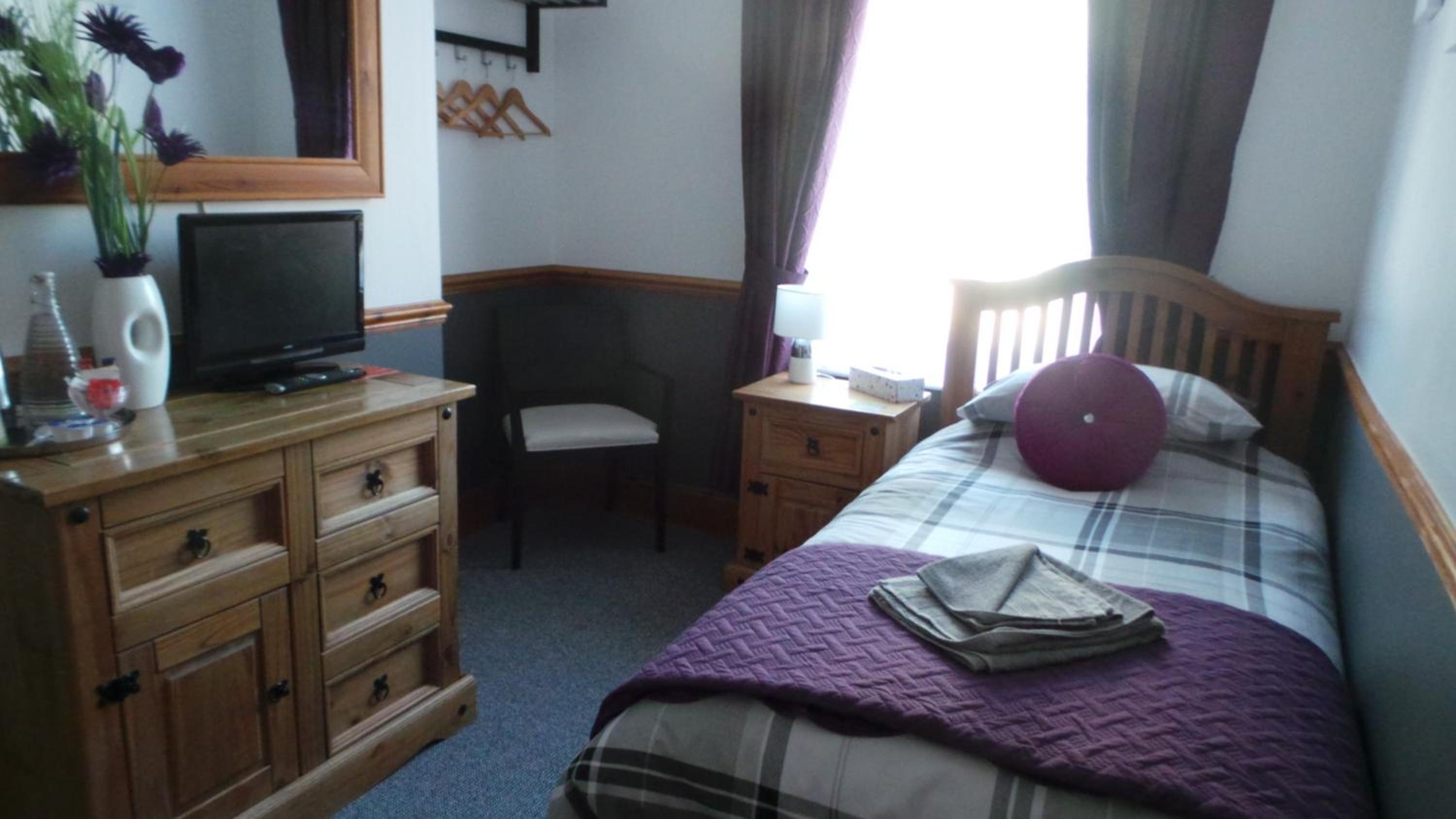 Single Room with Shared Bathroom photo 3