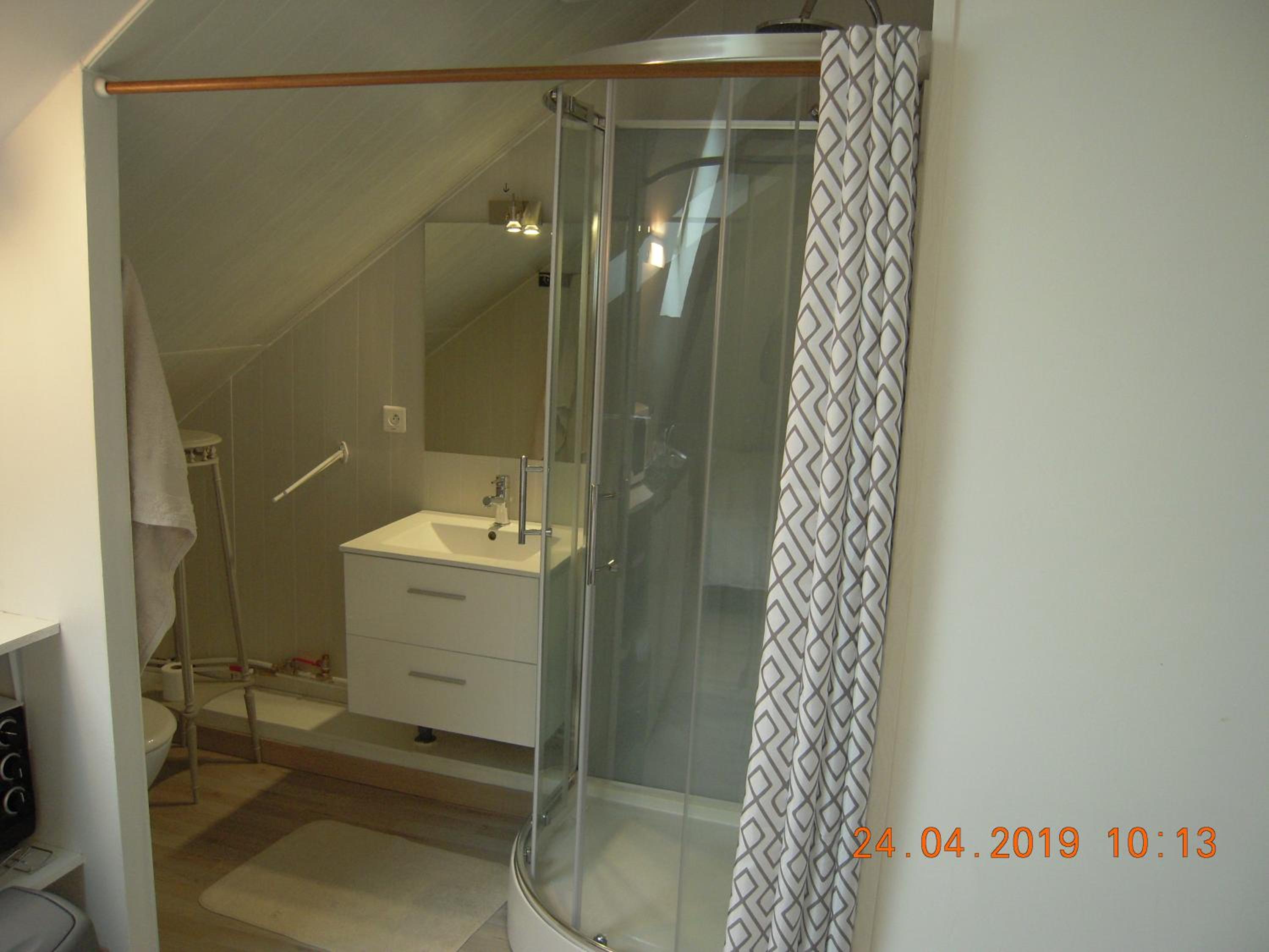Double Room with Private Bathroom - Photo 16