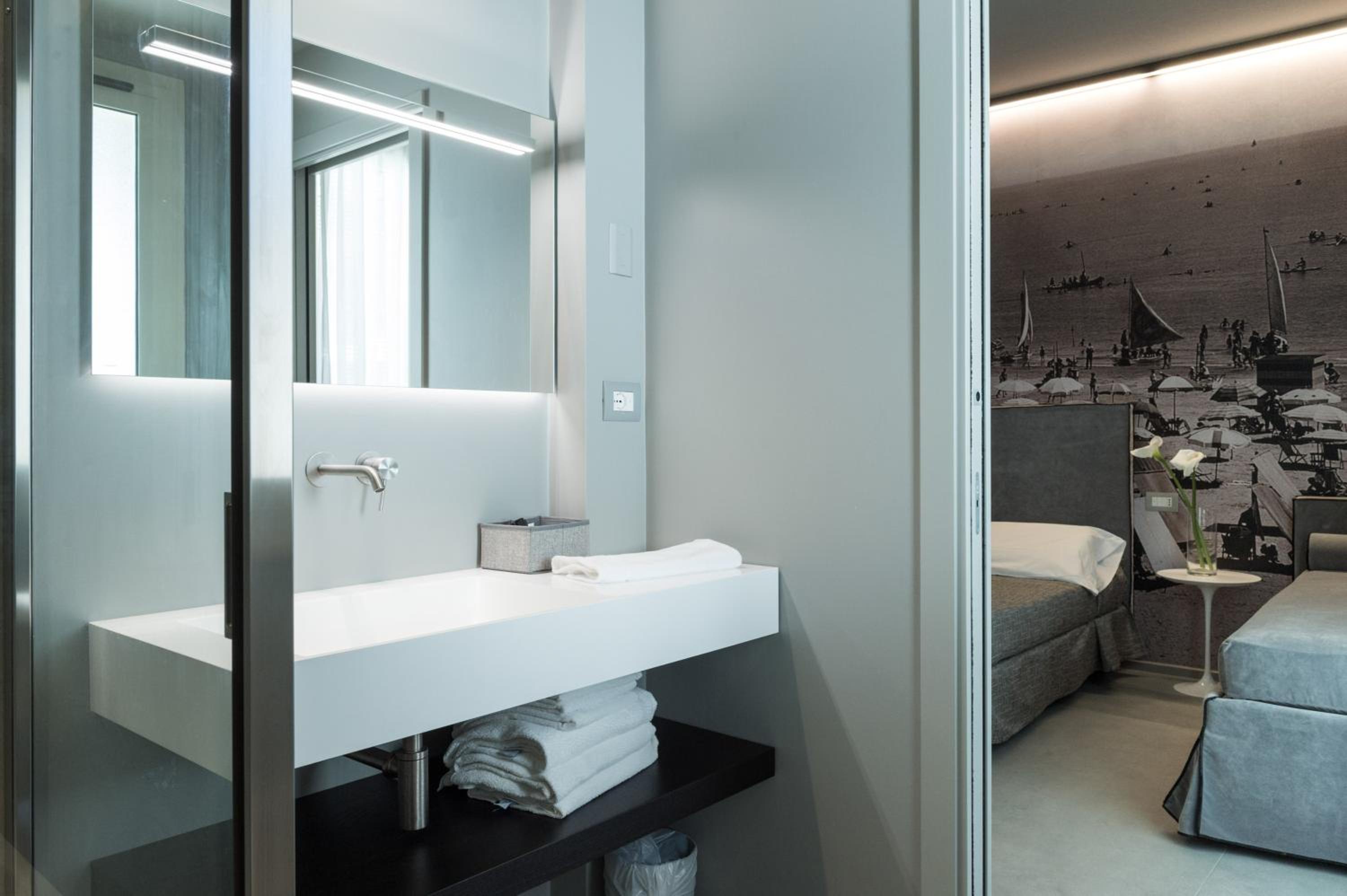Deluxe Triple Room with Side Sea View - Photo 2