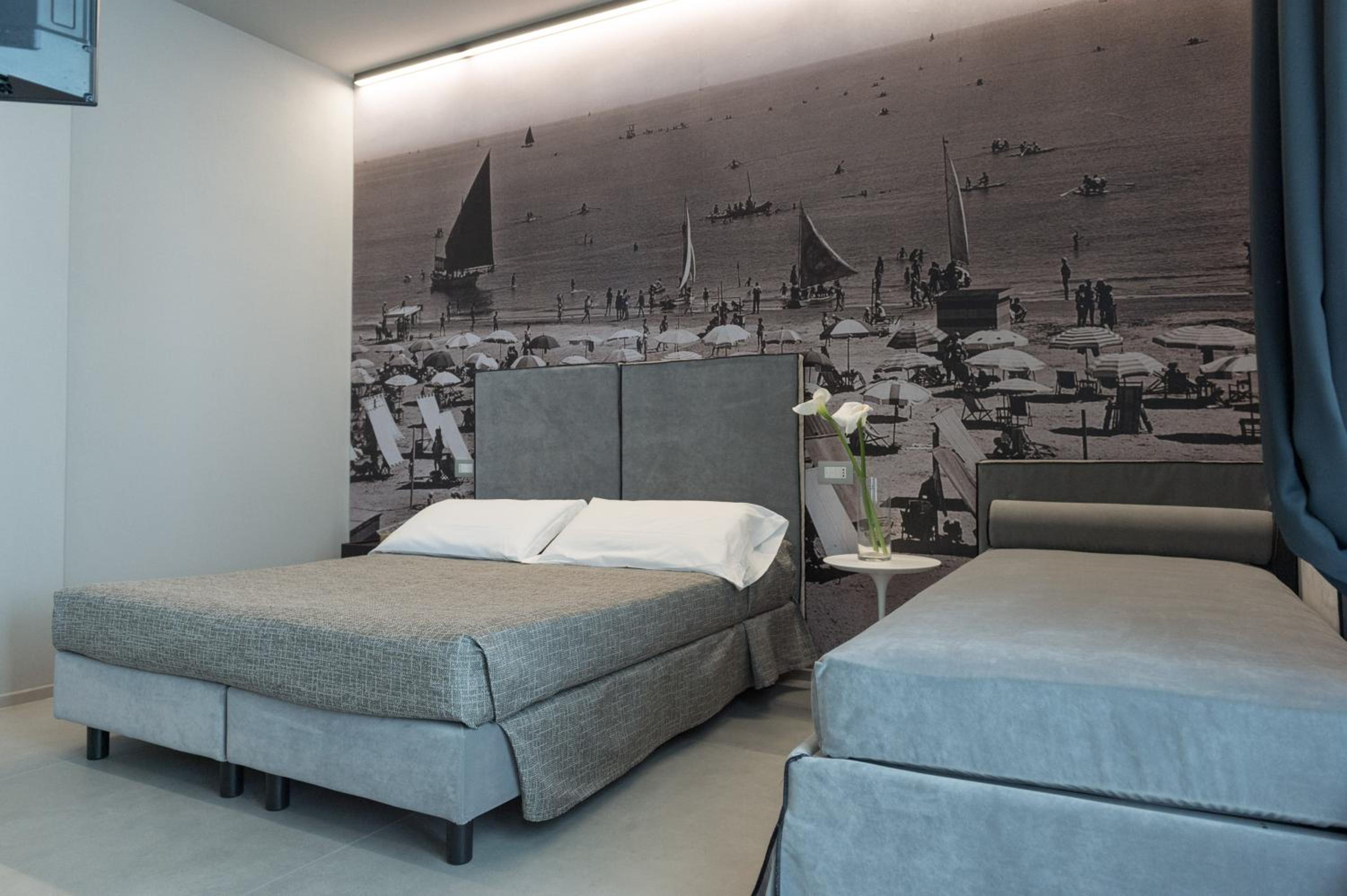 Deluxe Triple Room with Side Sea View - Photo 6