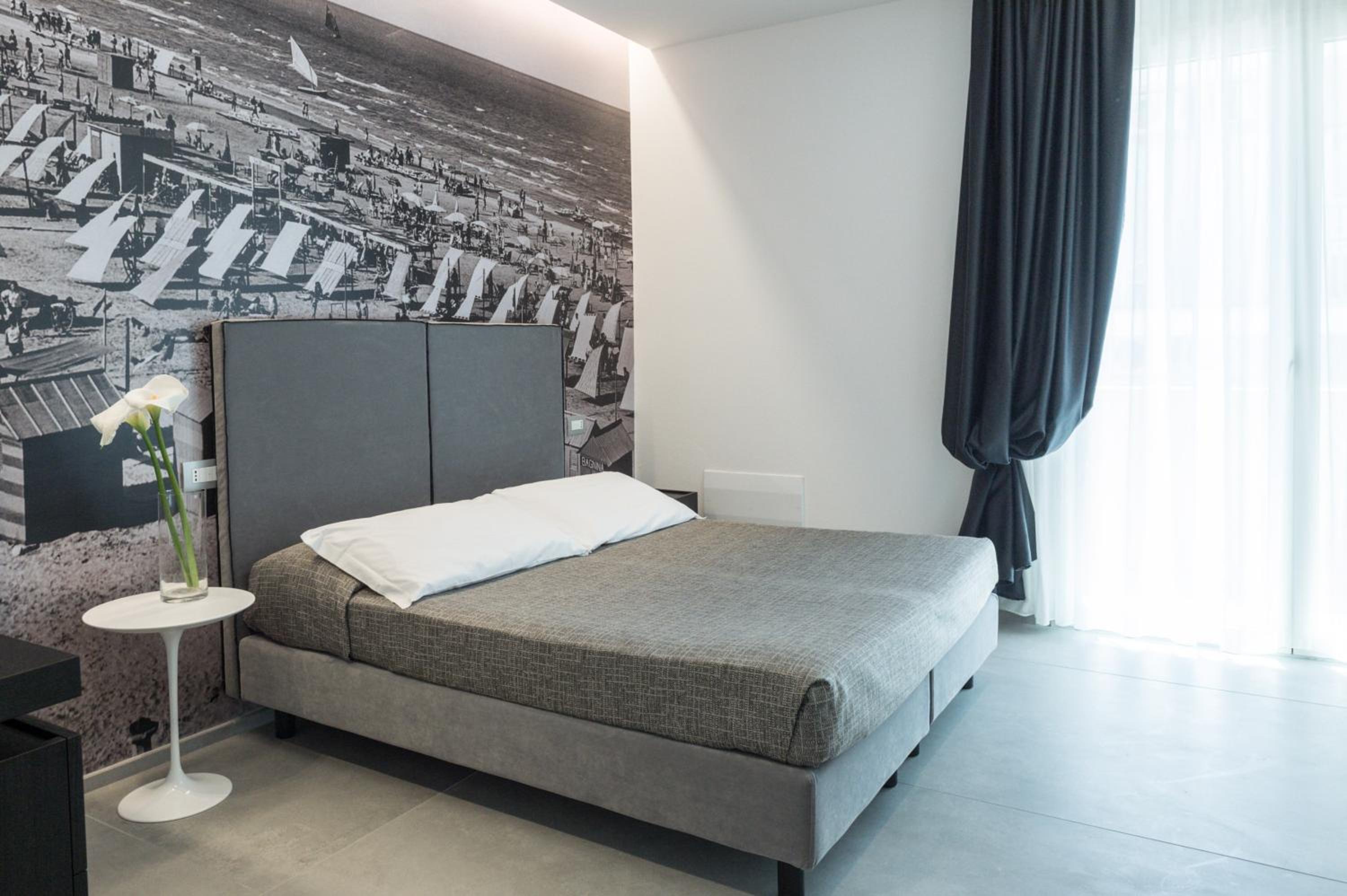 Superior Double or Twin Room with Side Sea View - Photo 10