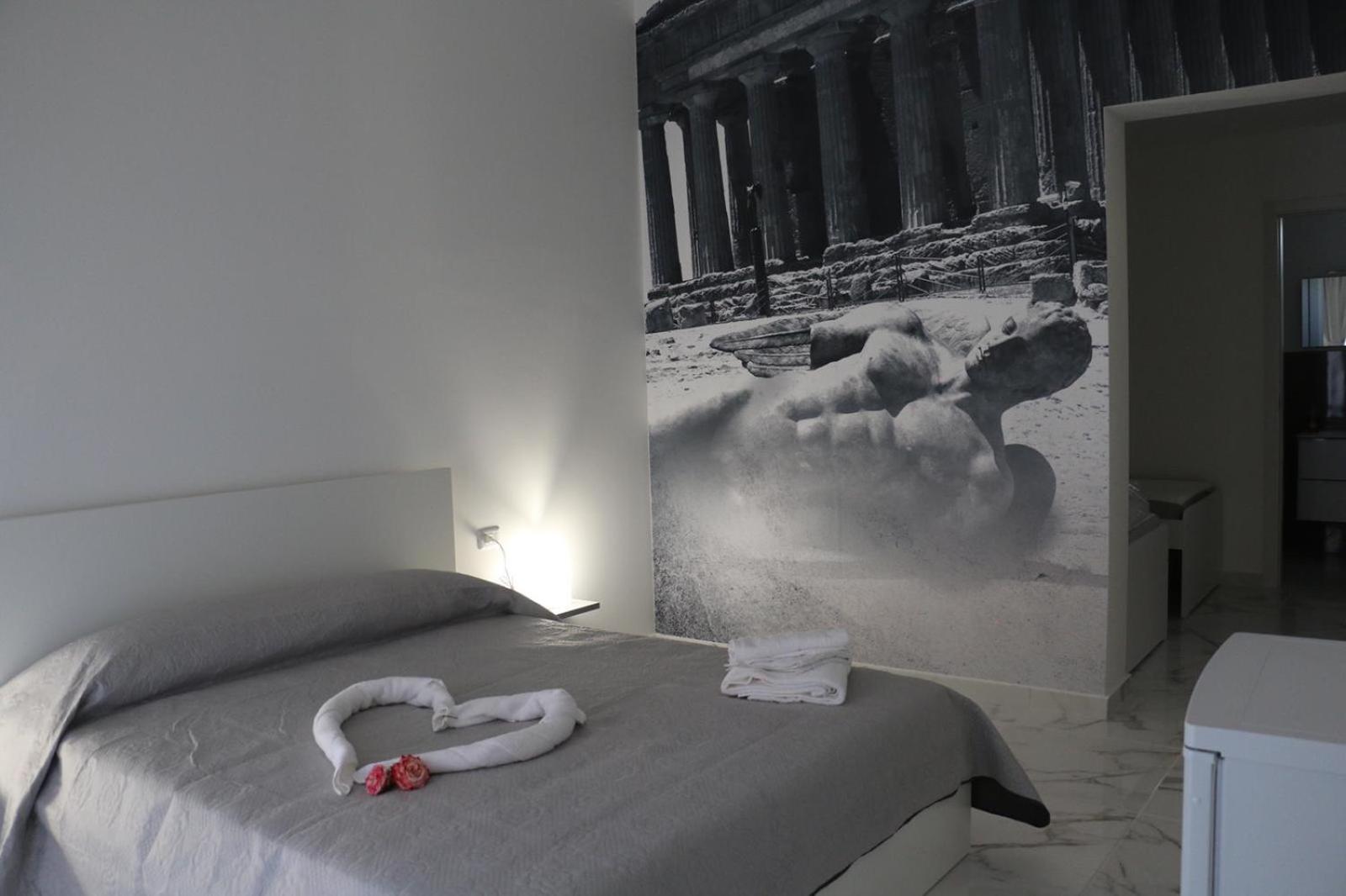 Deluxe King Room - Photo 19