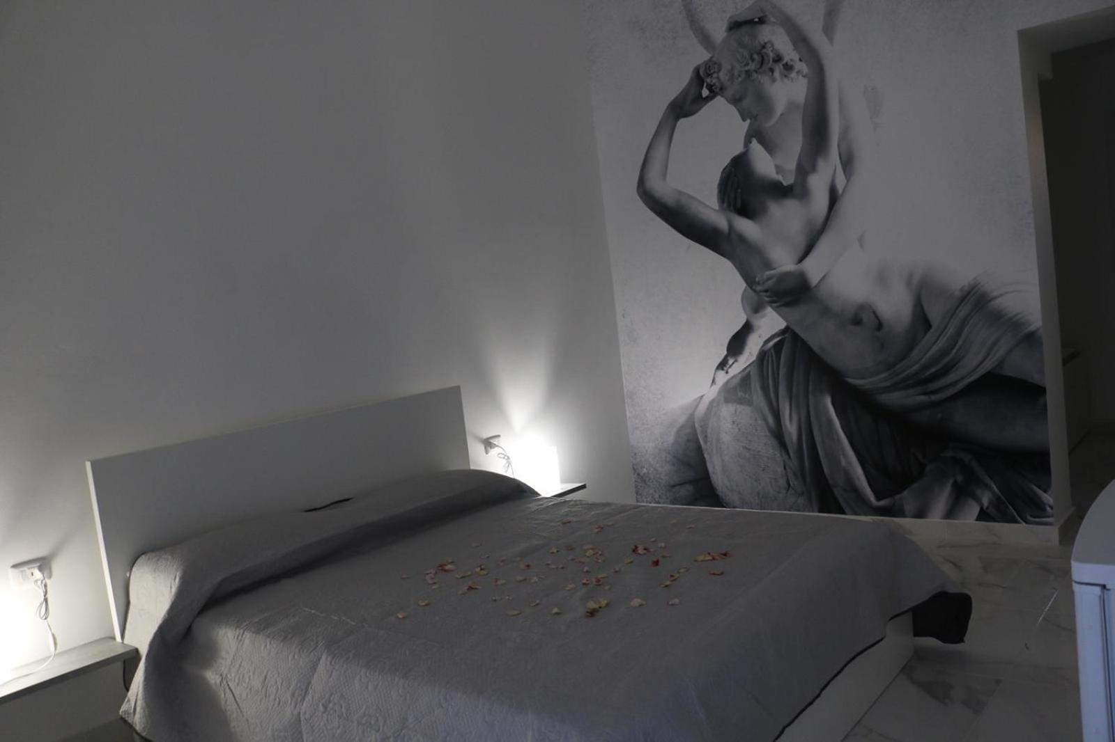 Deluxe King Room - Photo 18
