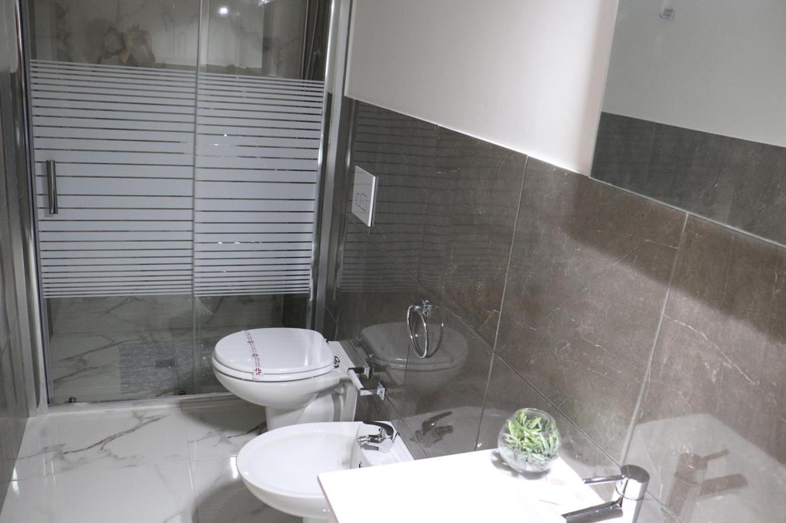 Deluxe King Room - Photo 16