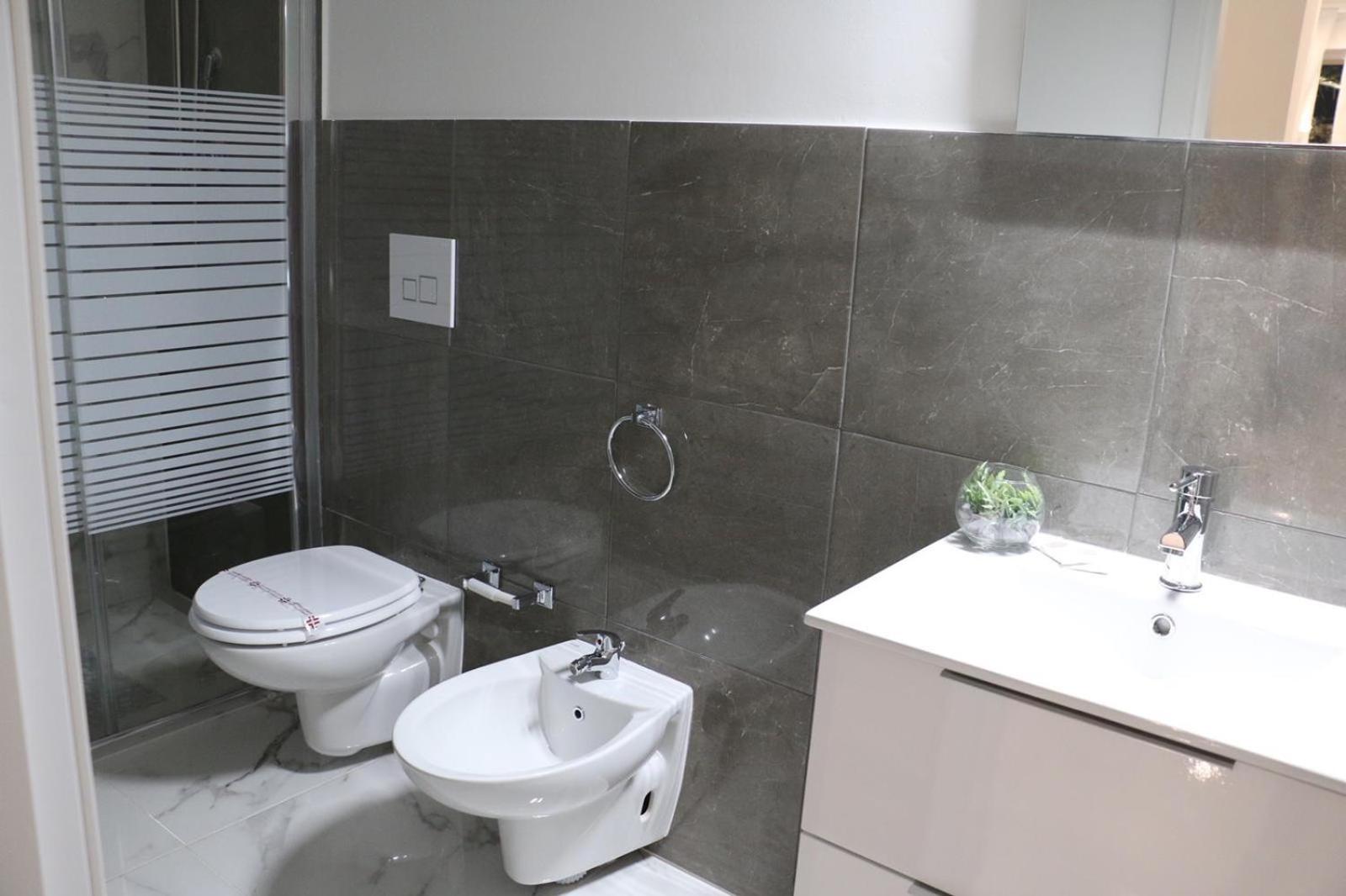 Deluxe King Room - Photo 15