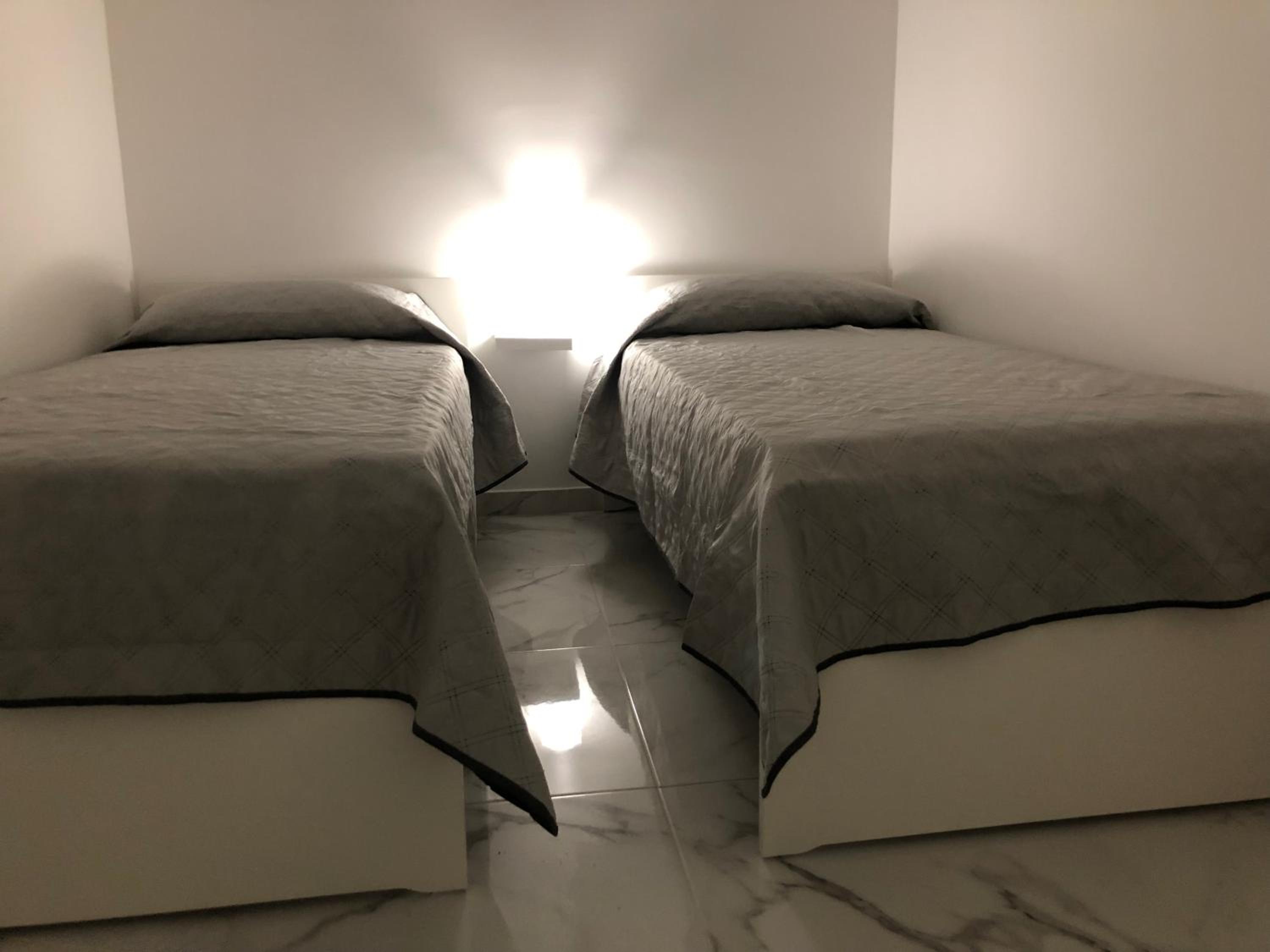 Deluxe King Room - Photo 14