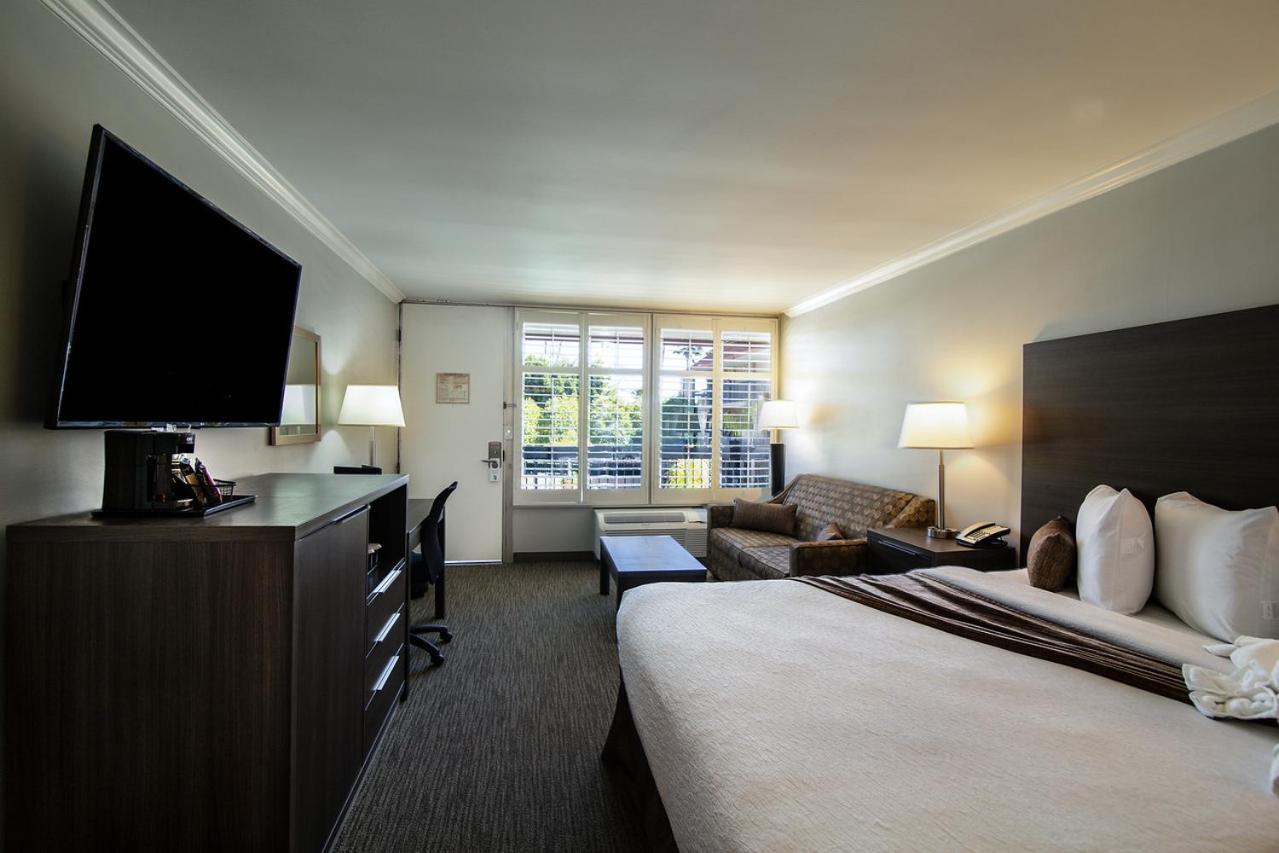 Courtyard King Room - Photo 5