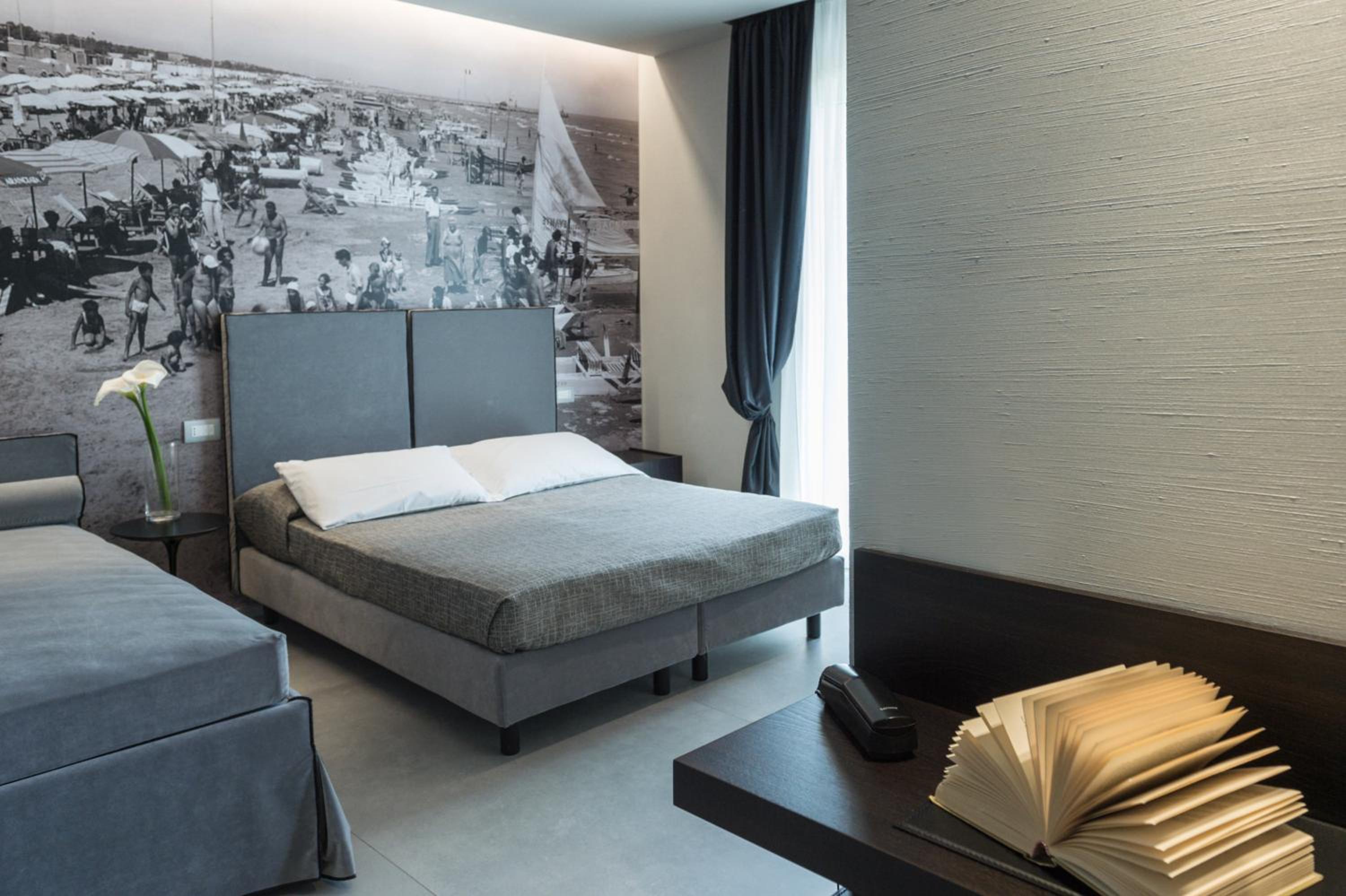 Superior Triple Room with Side Sea View - Photo 5