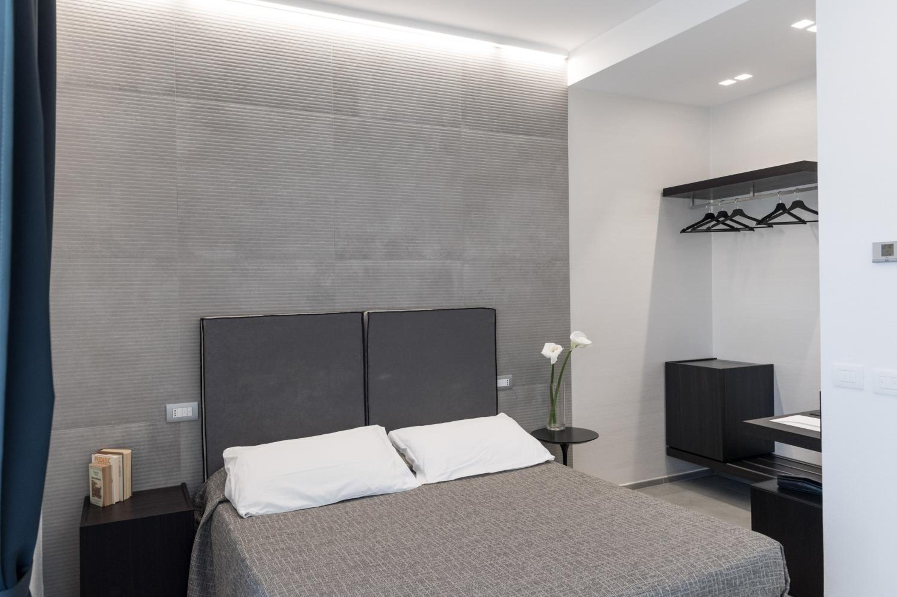 Superior Double or Twin Room with Side Sea View - Photo 8