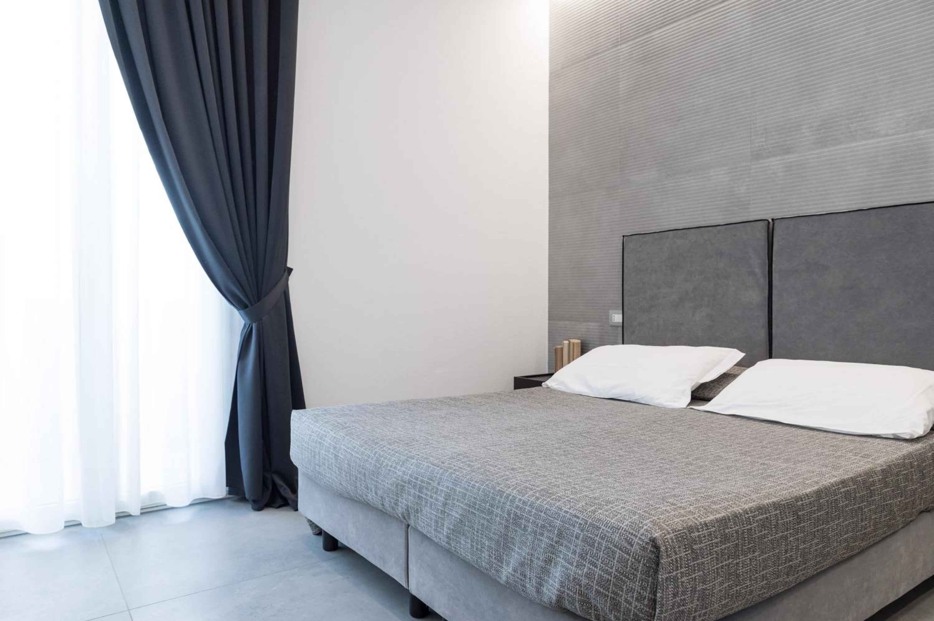 Superior Double or Twin Room with Side Sea View - Photo 9