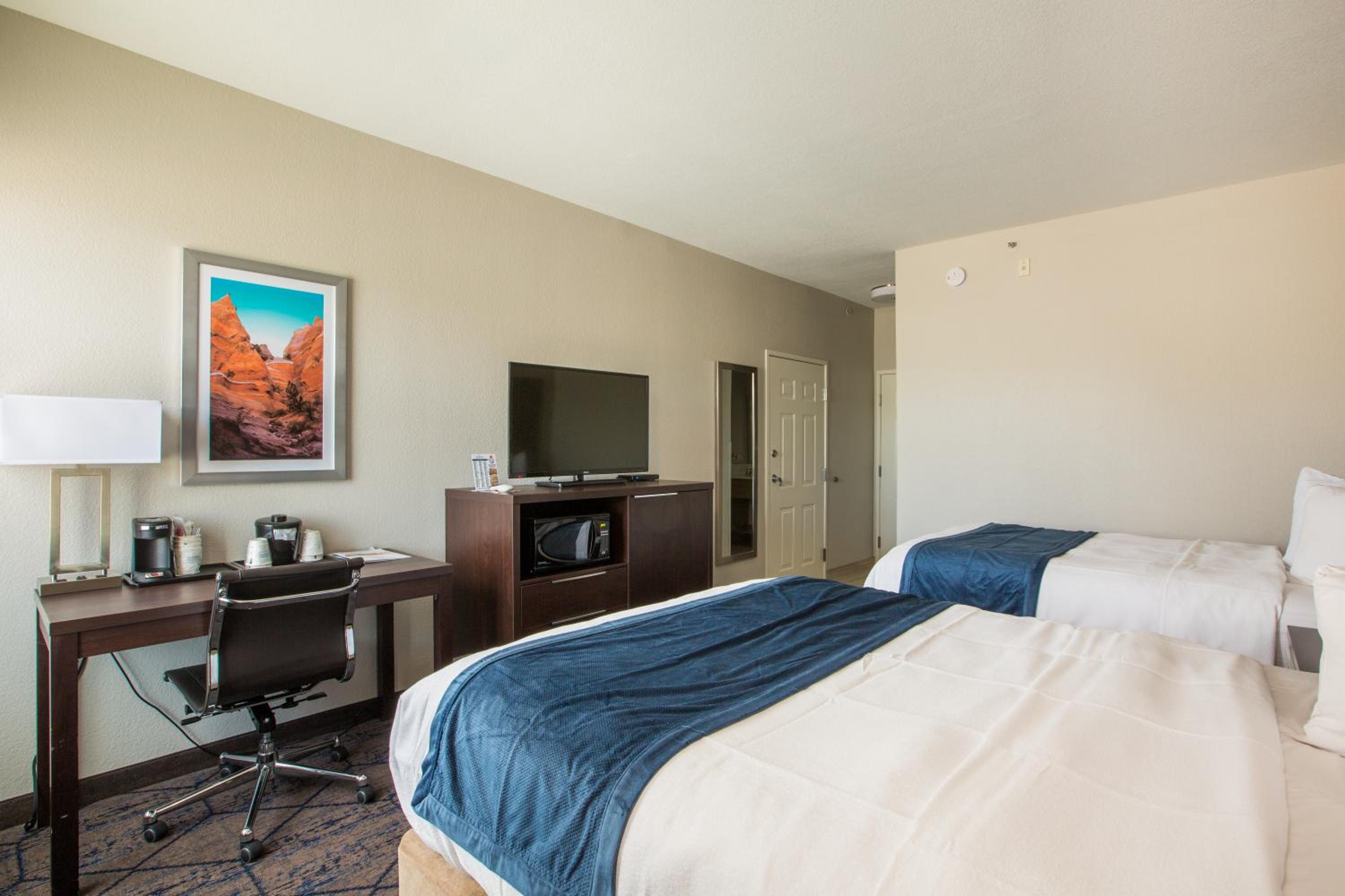 Deluxe Queen Room with Two Queen Beds - Mobility Access/Non-Smoking - Photo 4