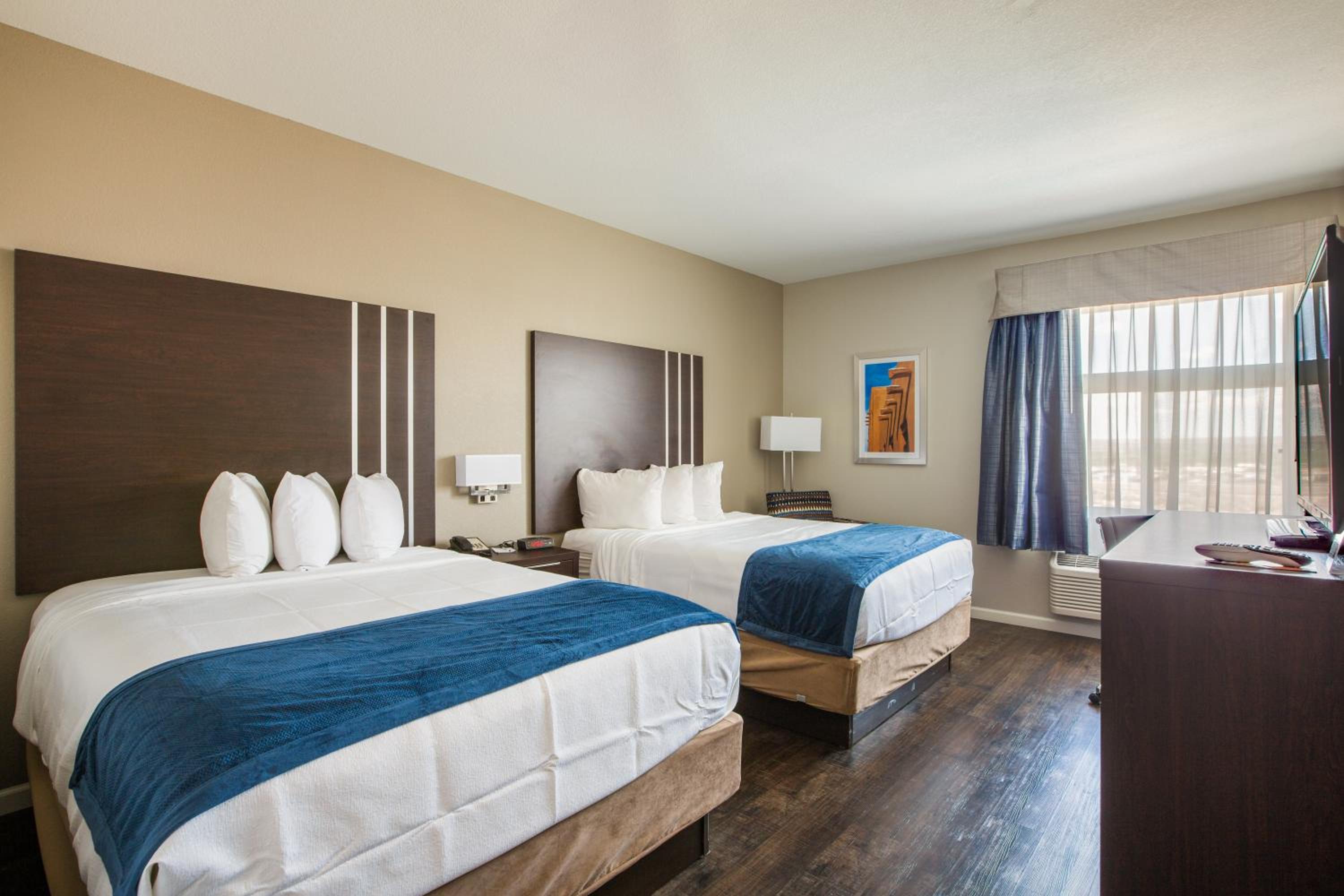 Deluxe Queen Room with Two Queen Beds - Mobility Access/Non-Smoking - Photo 3