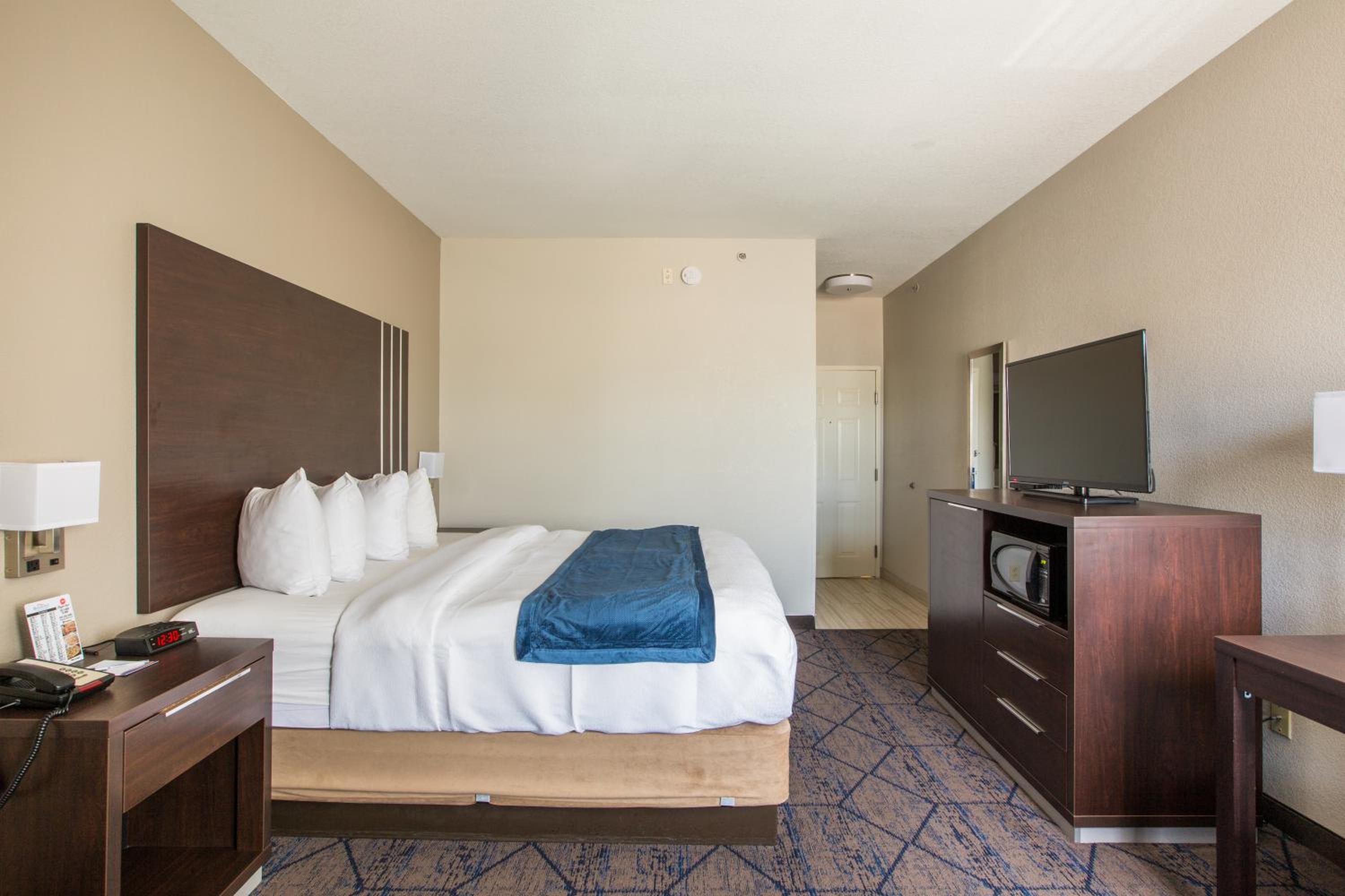 King Room - Non-Smoking - Photo 4