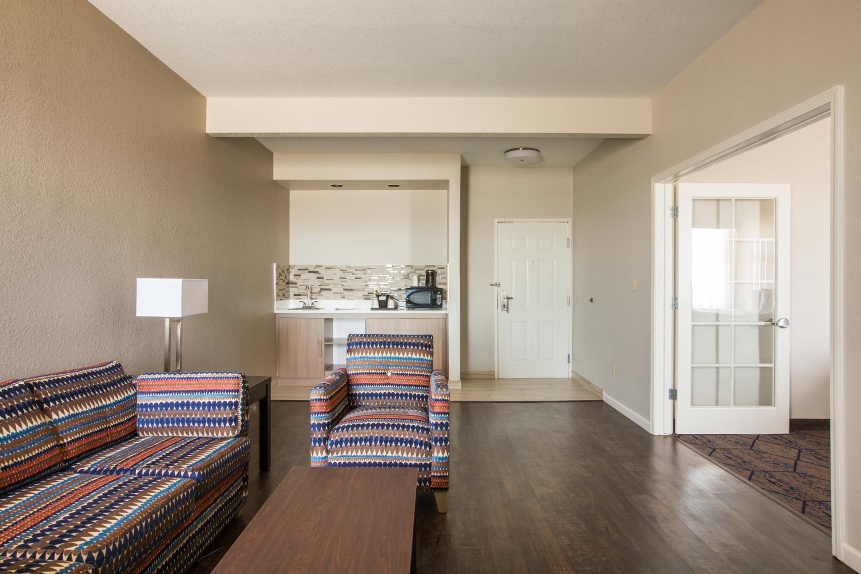 Studio Suite with Two Queen Beds - Non-Smoking - Photo 3